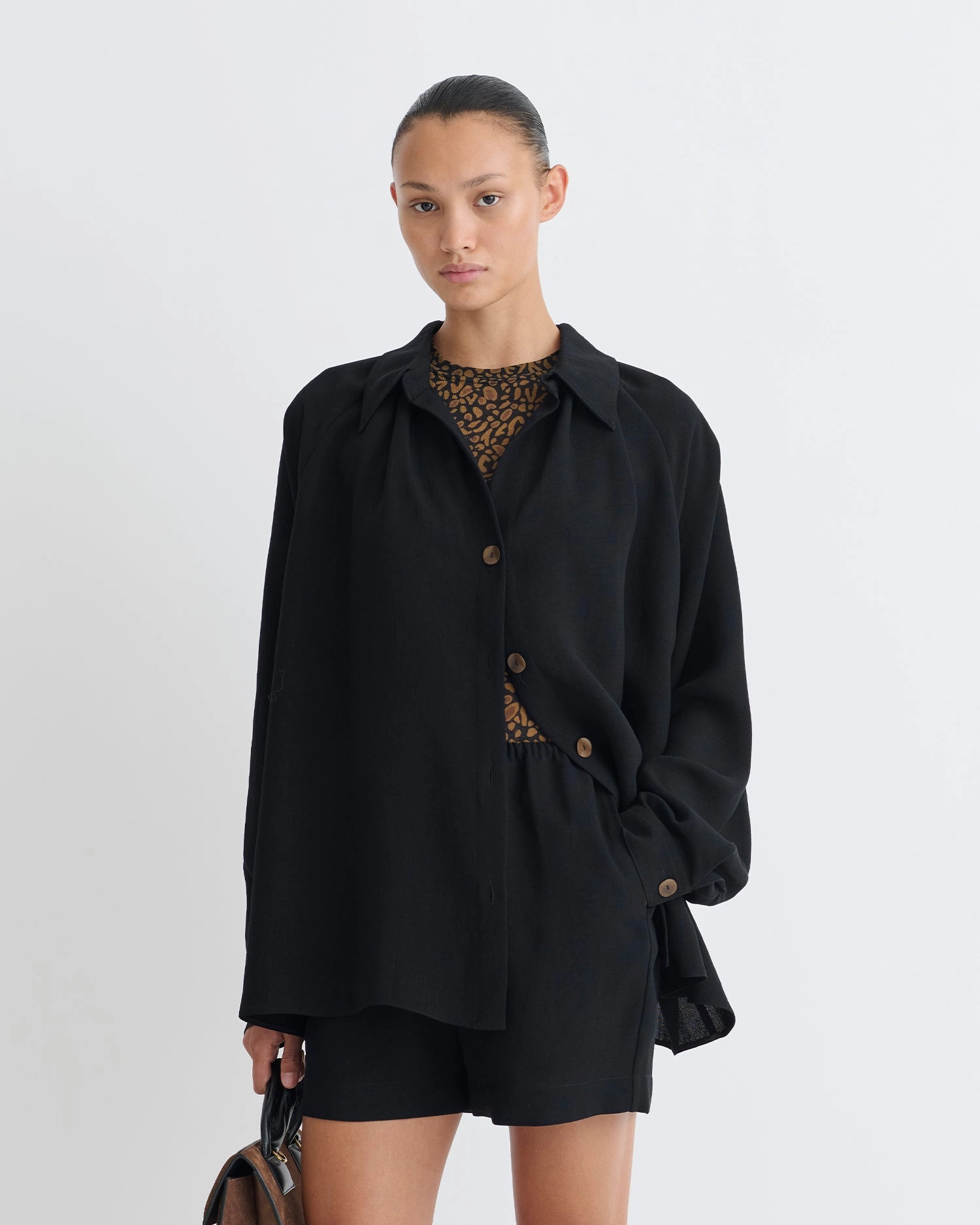 Sustainable Design Ada - Tech Linen Shirt - Black