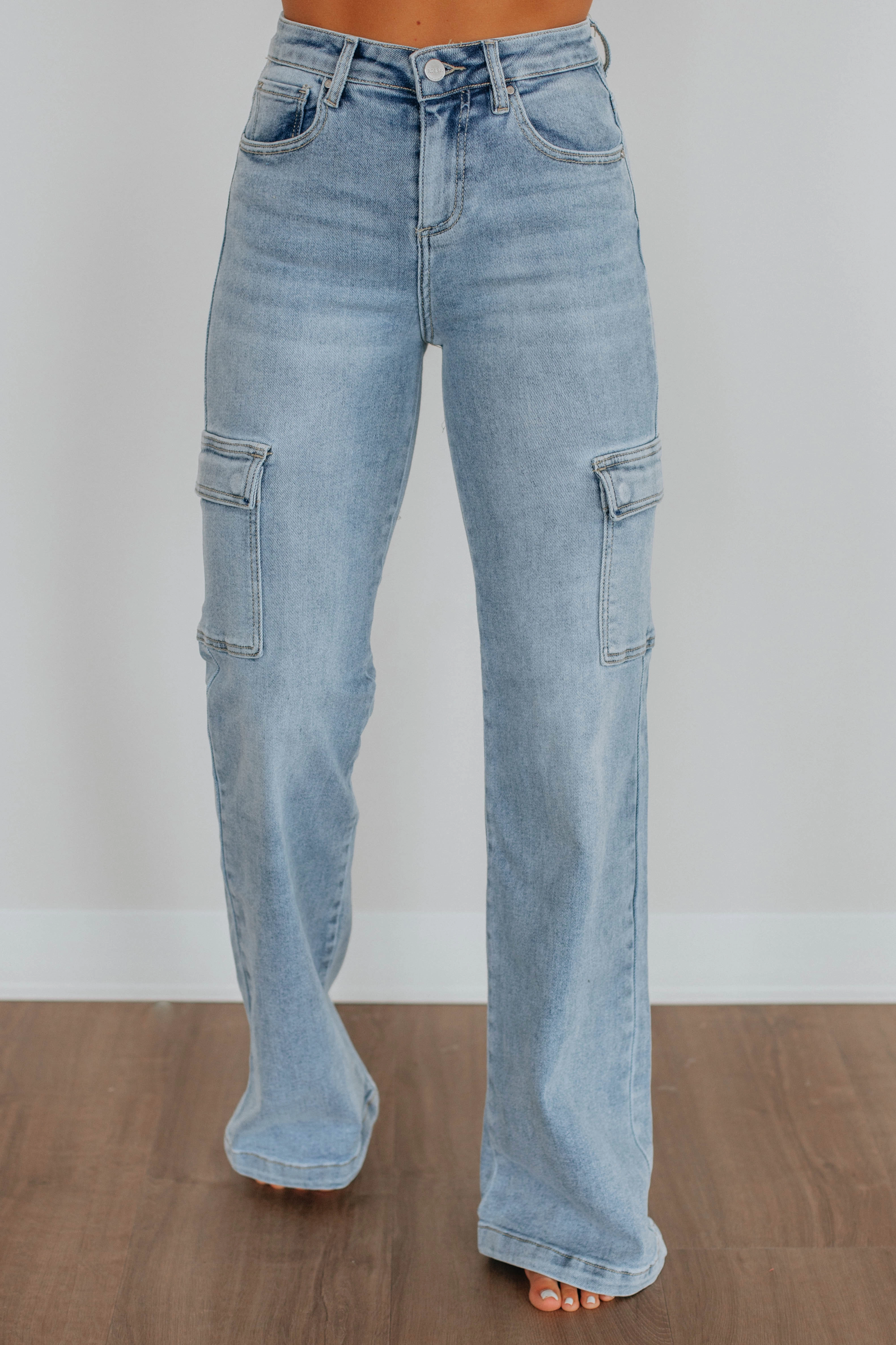 Versatile Weekend Style Trend Setter Trendy Premium Leigh Risen Cargo Jeans - Light Wash