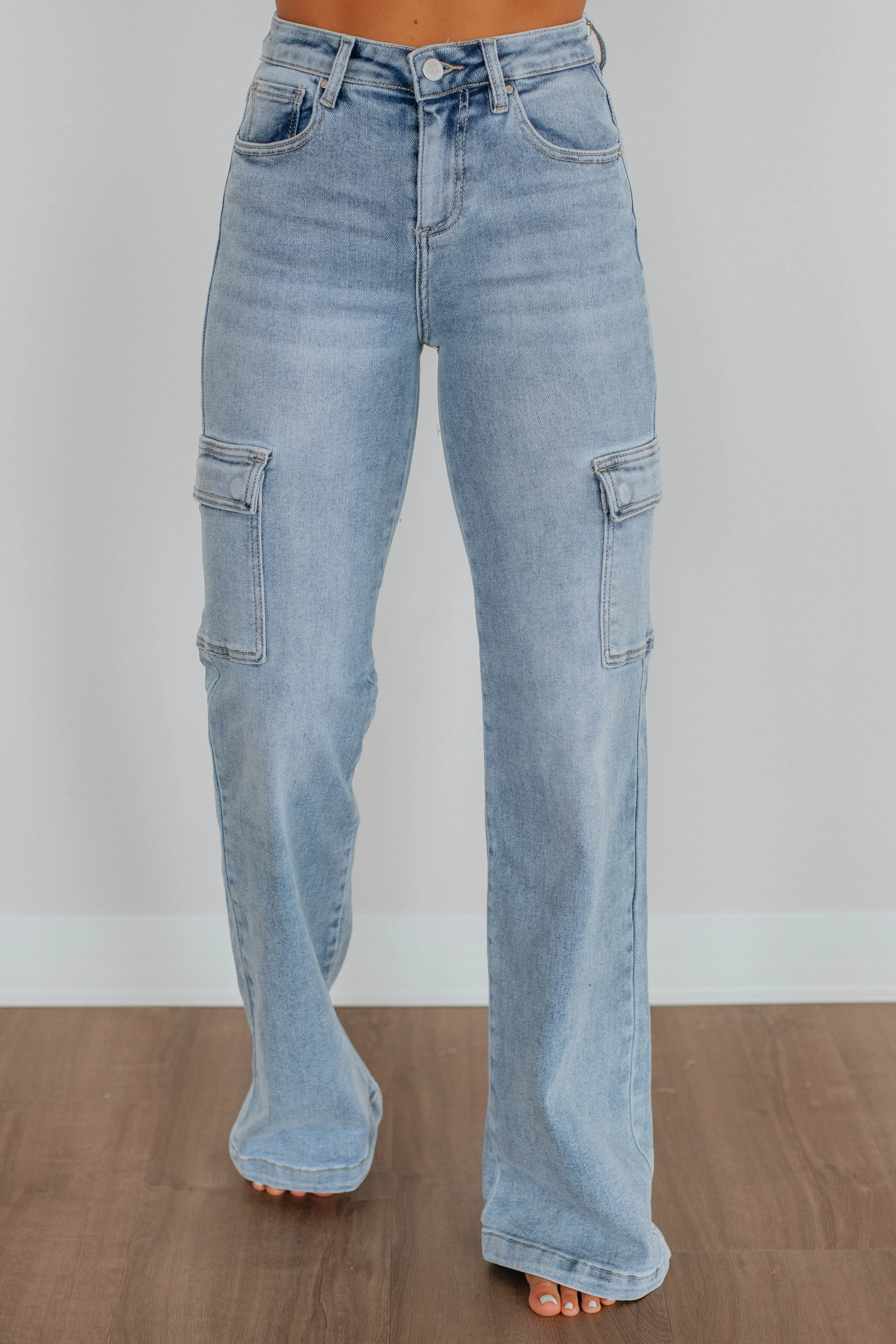 Leigh Risen Cargo Jeans - Light Wash Travel Outfit Casual Stretch City Walk Weekend Warrior