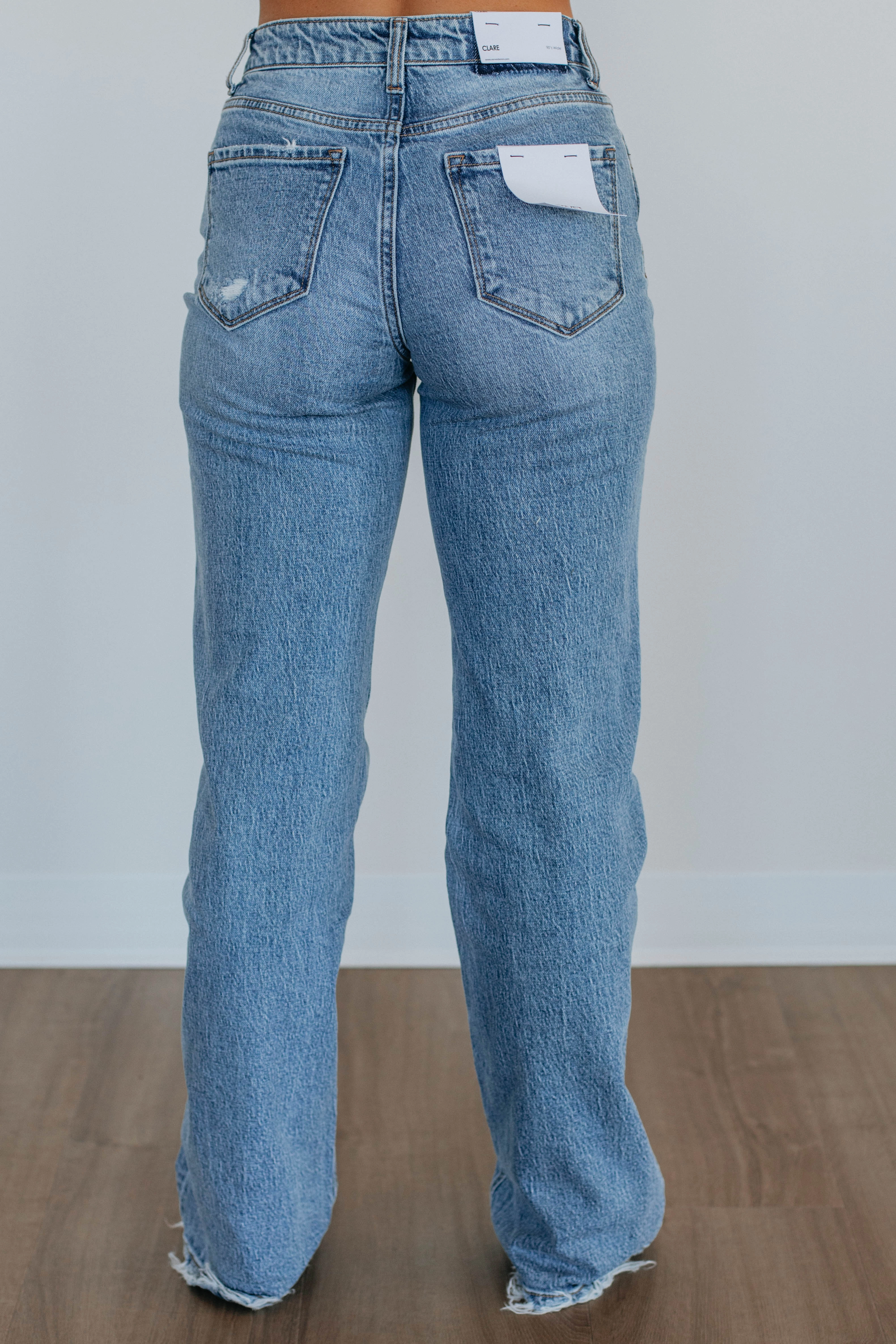 Clare Vervet Jeans Faded Wash Clean Silhouette