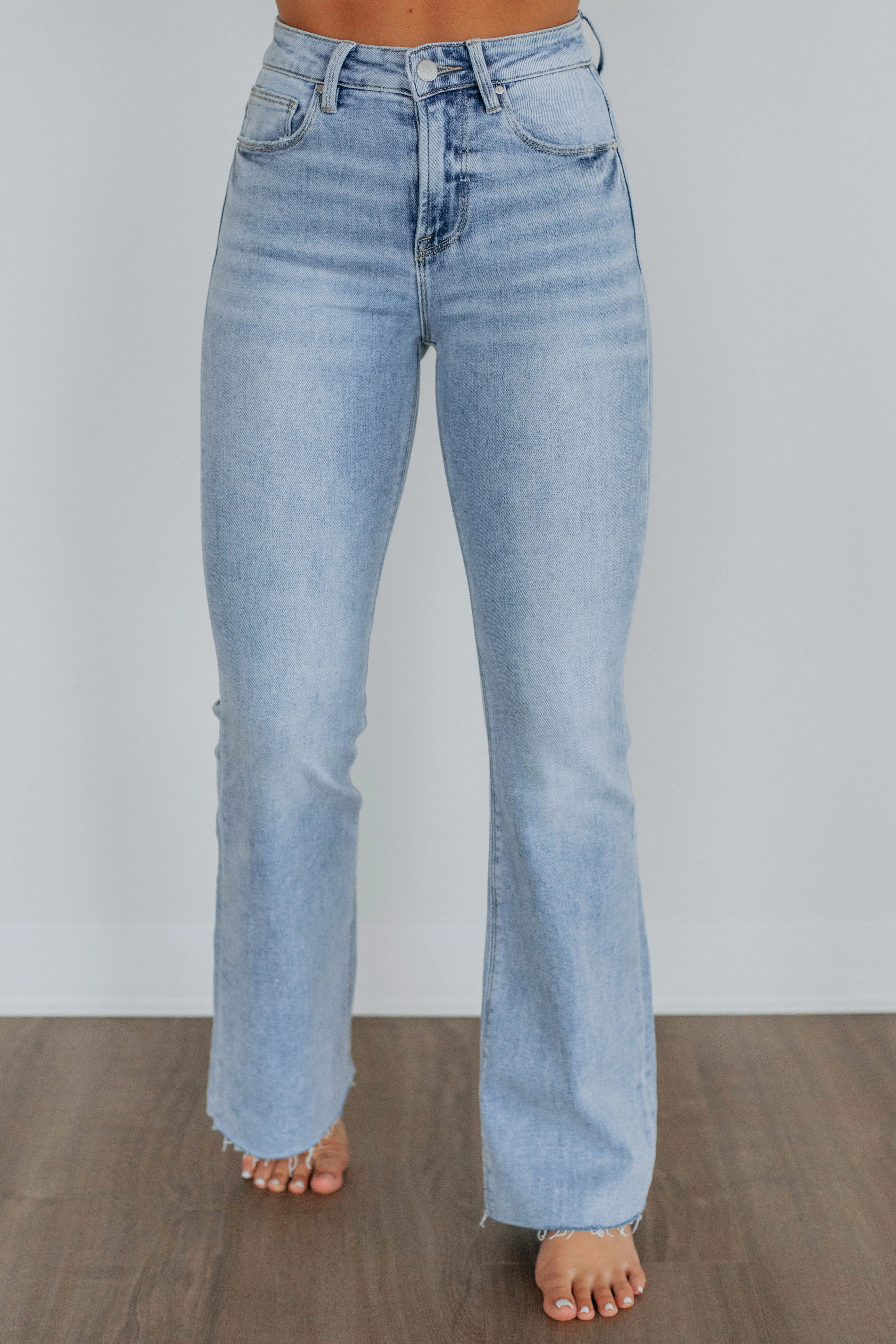 Arya Risen Jeans - Light Wash Adaptive Look Office Wear Weekend Warrior Trend Setter