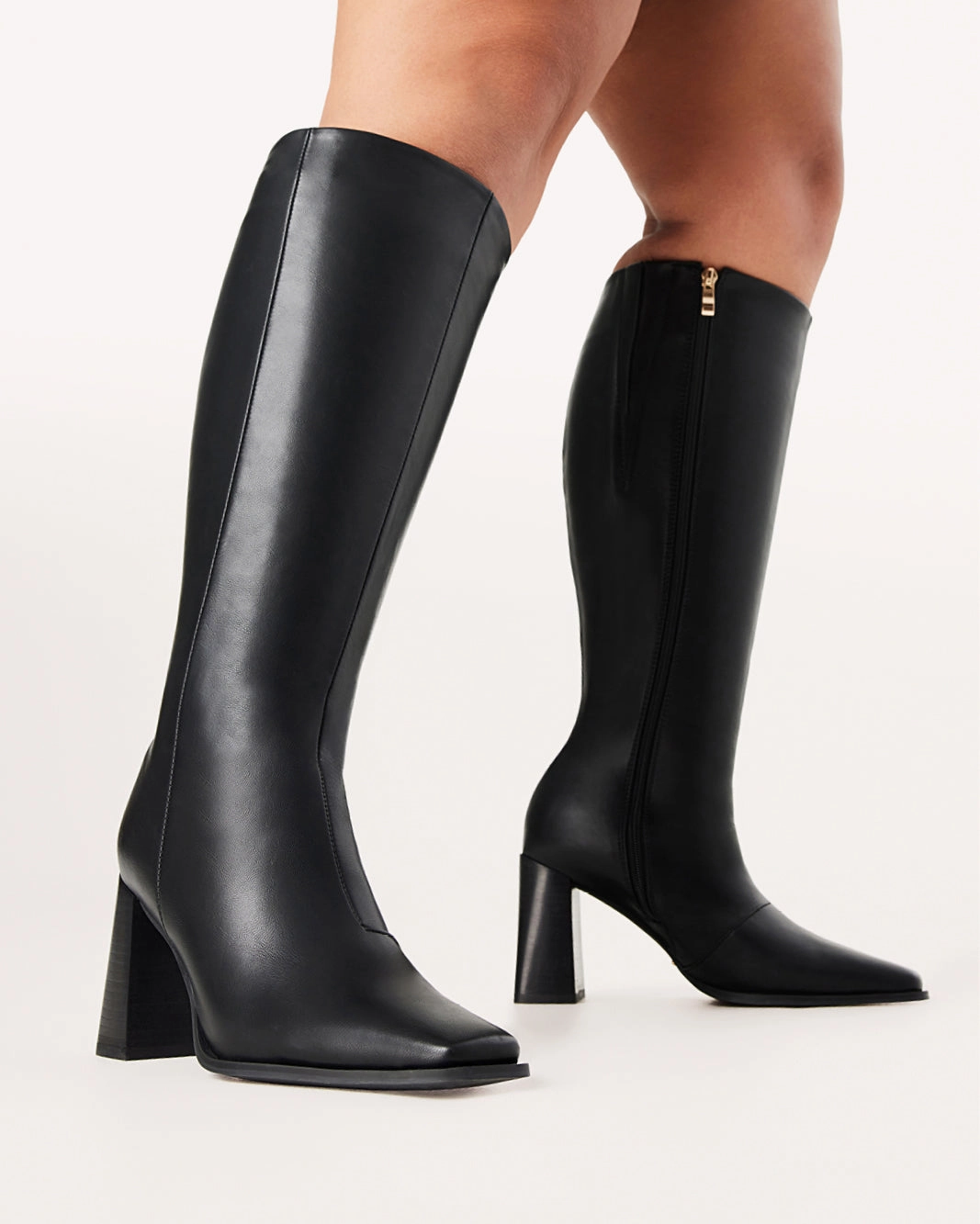 Comfortable Posture CASTON CURVE - BLACK