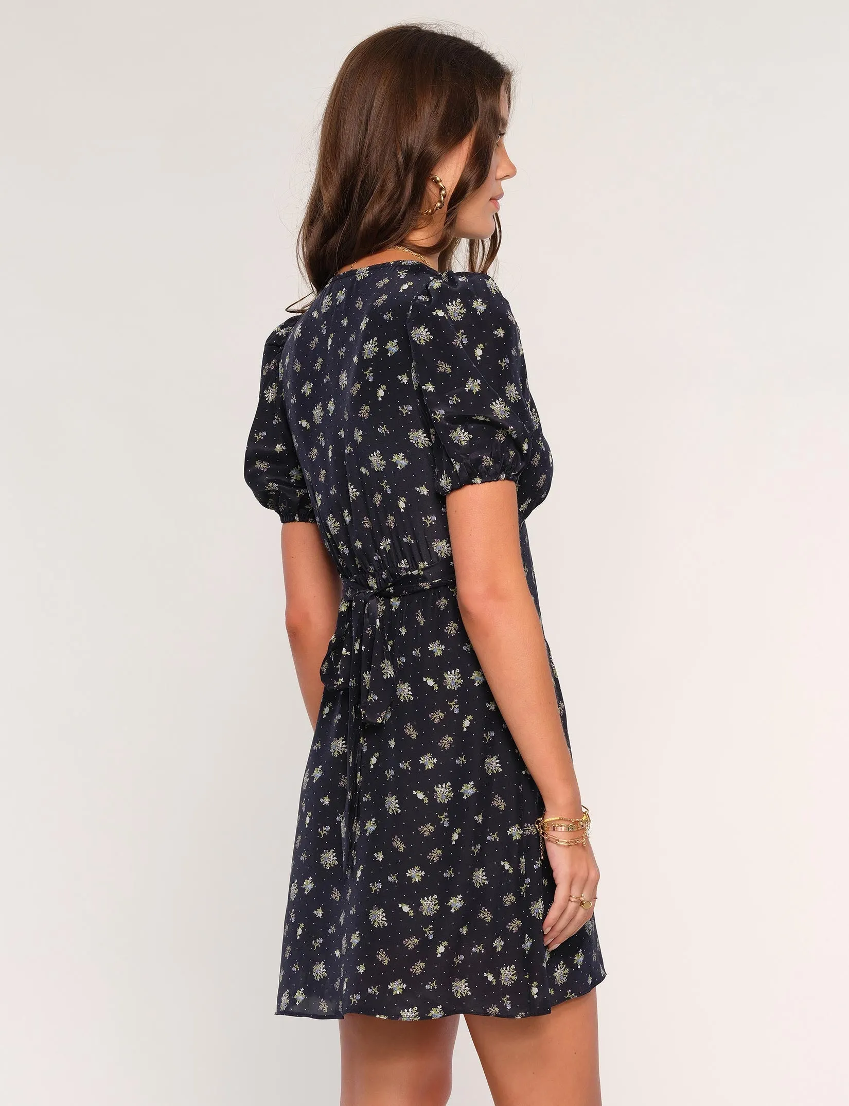 Johnnie Dress Subtle Glow Daywear Mood