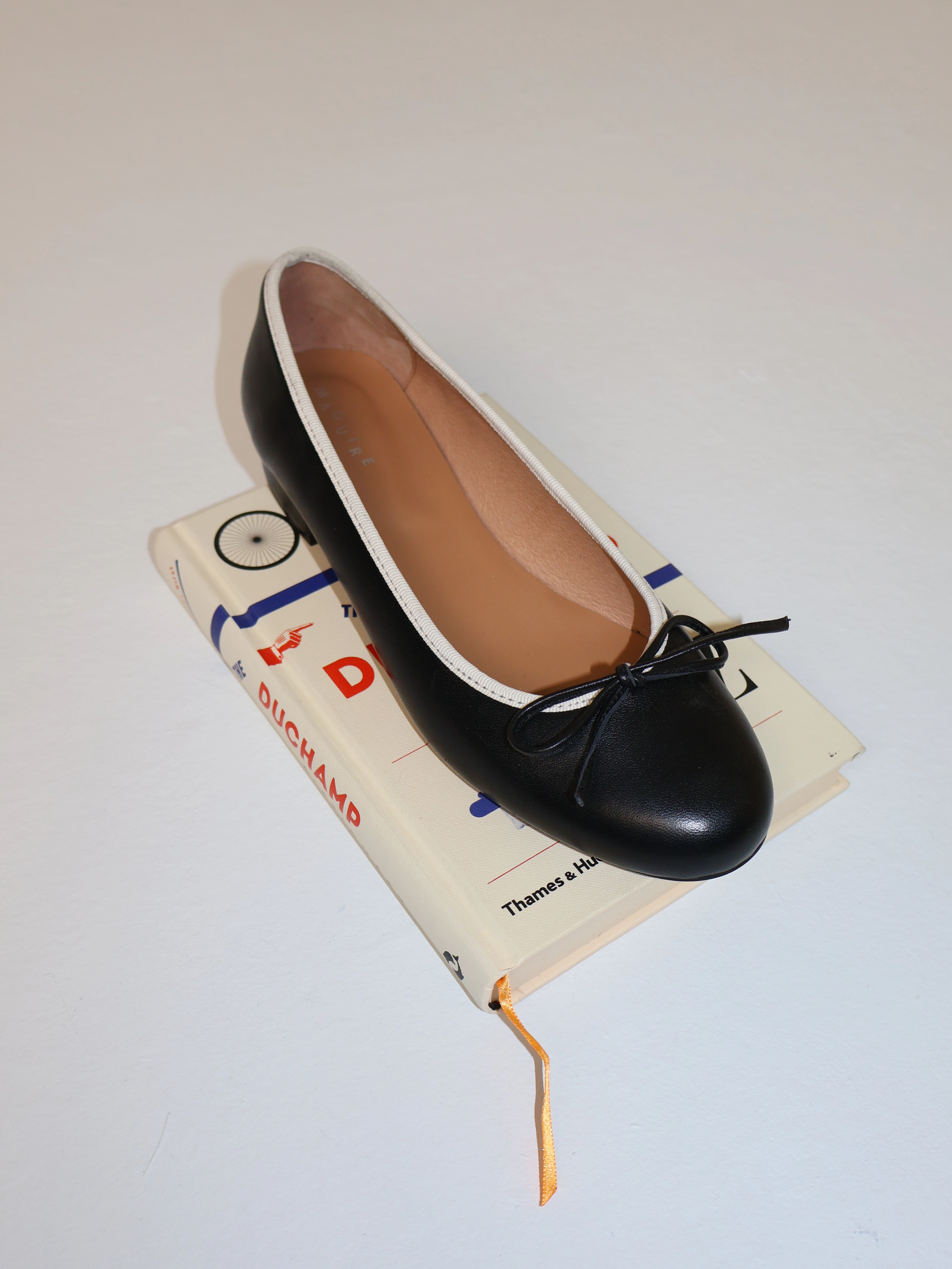 Premium Material Footwear Toe room Covelo Black Ballerina