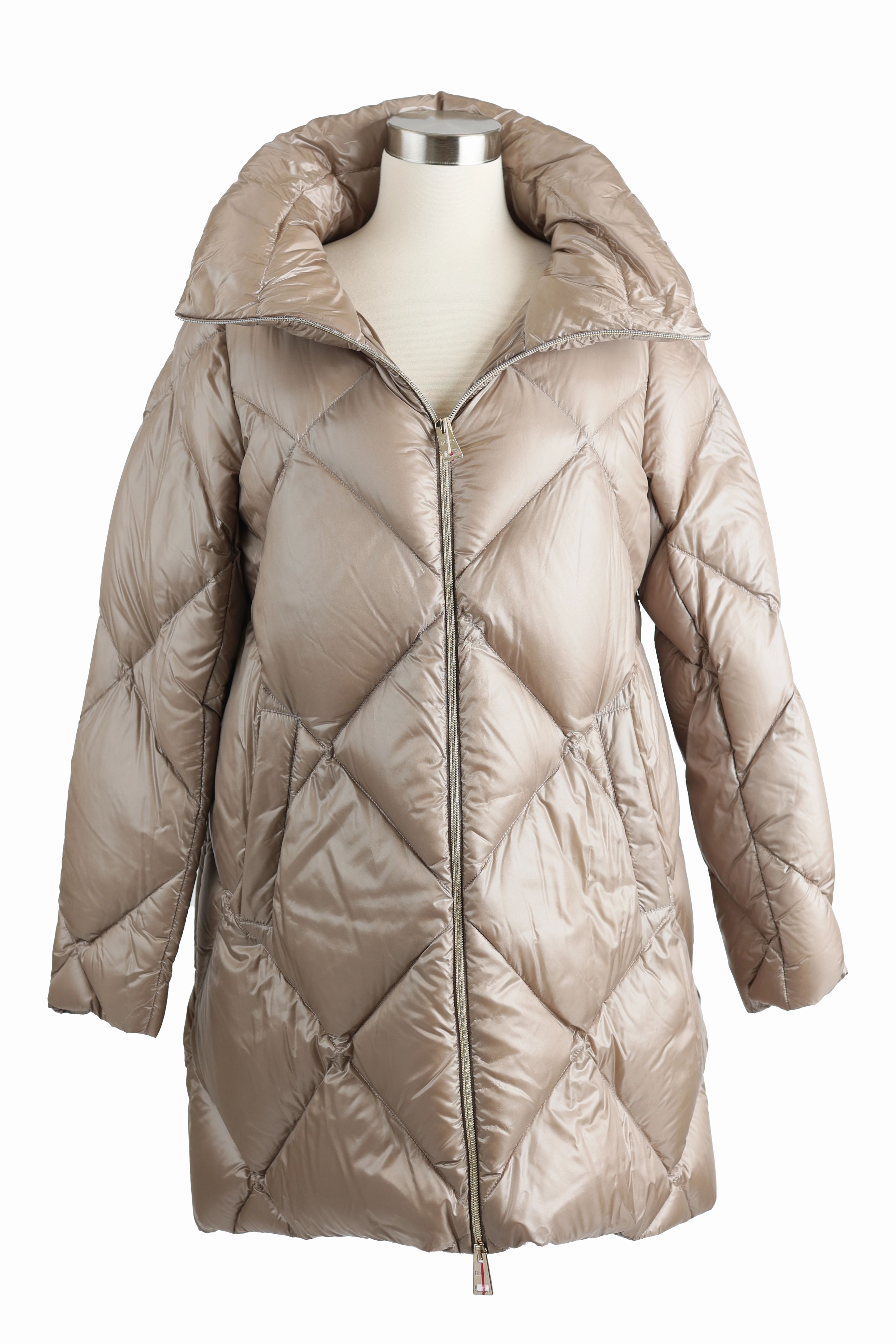 Diamond Quilted Down Puffer Coat Statement Outerwear Eco Friendly Dyed Fabric