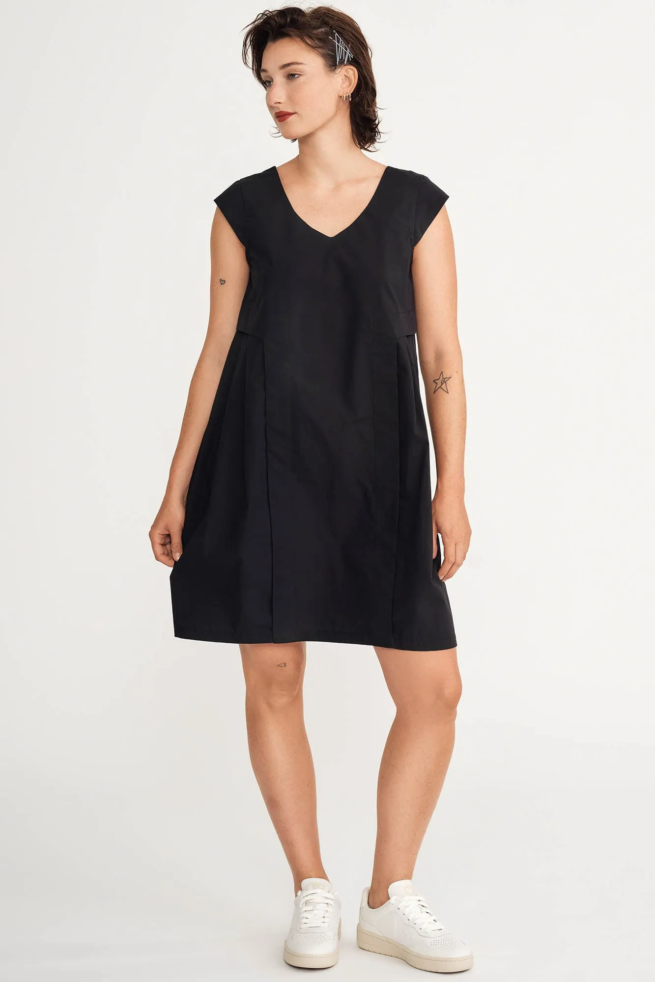 The Queen Dress Smooth silhouette Shade Glow