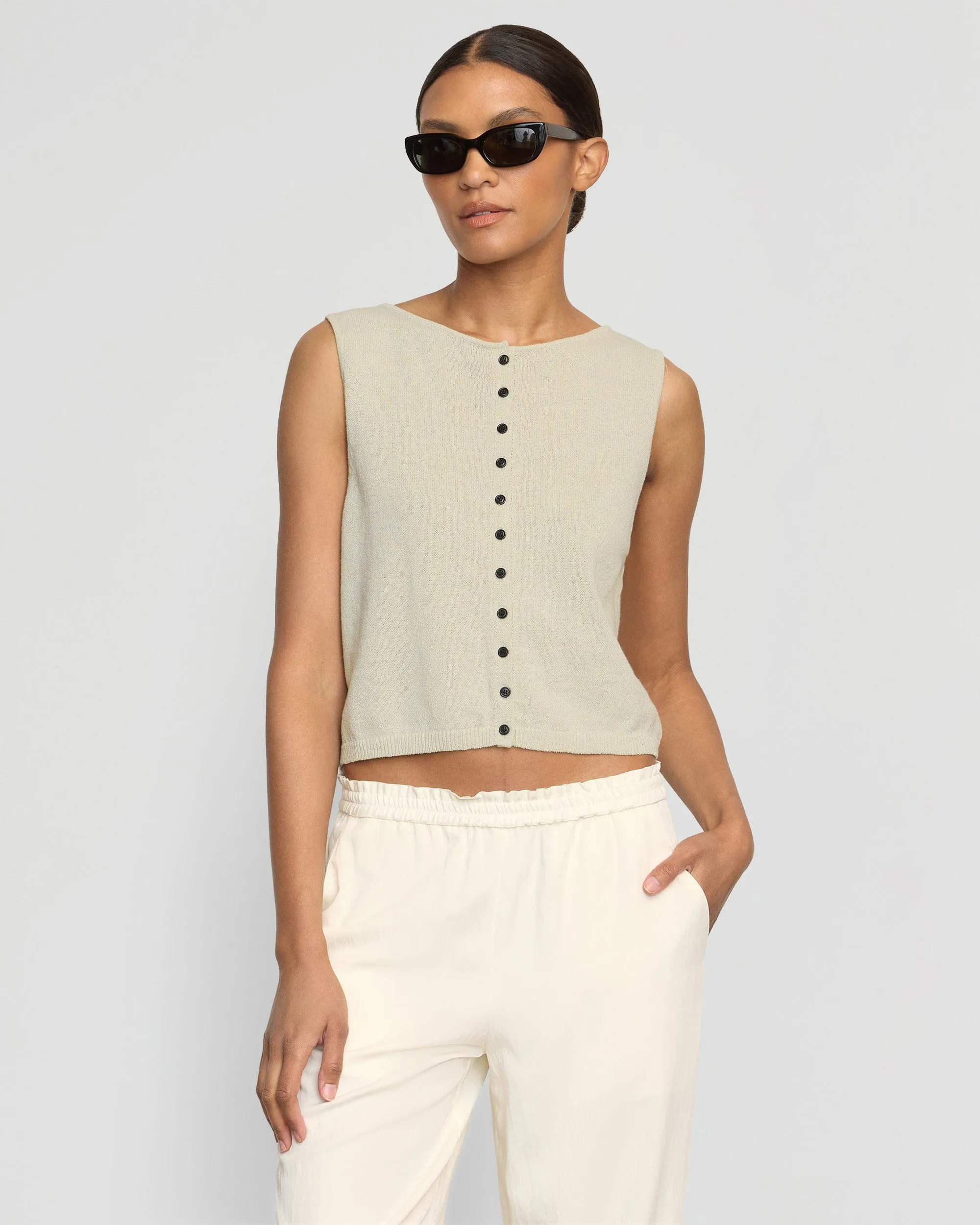 Wrinkle Free Material Elith Cotton-Linen Button Knit Vest