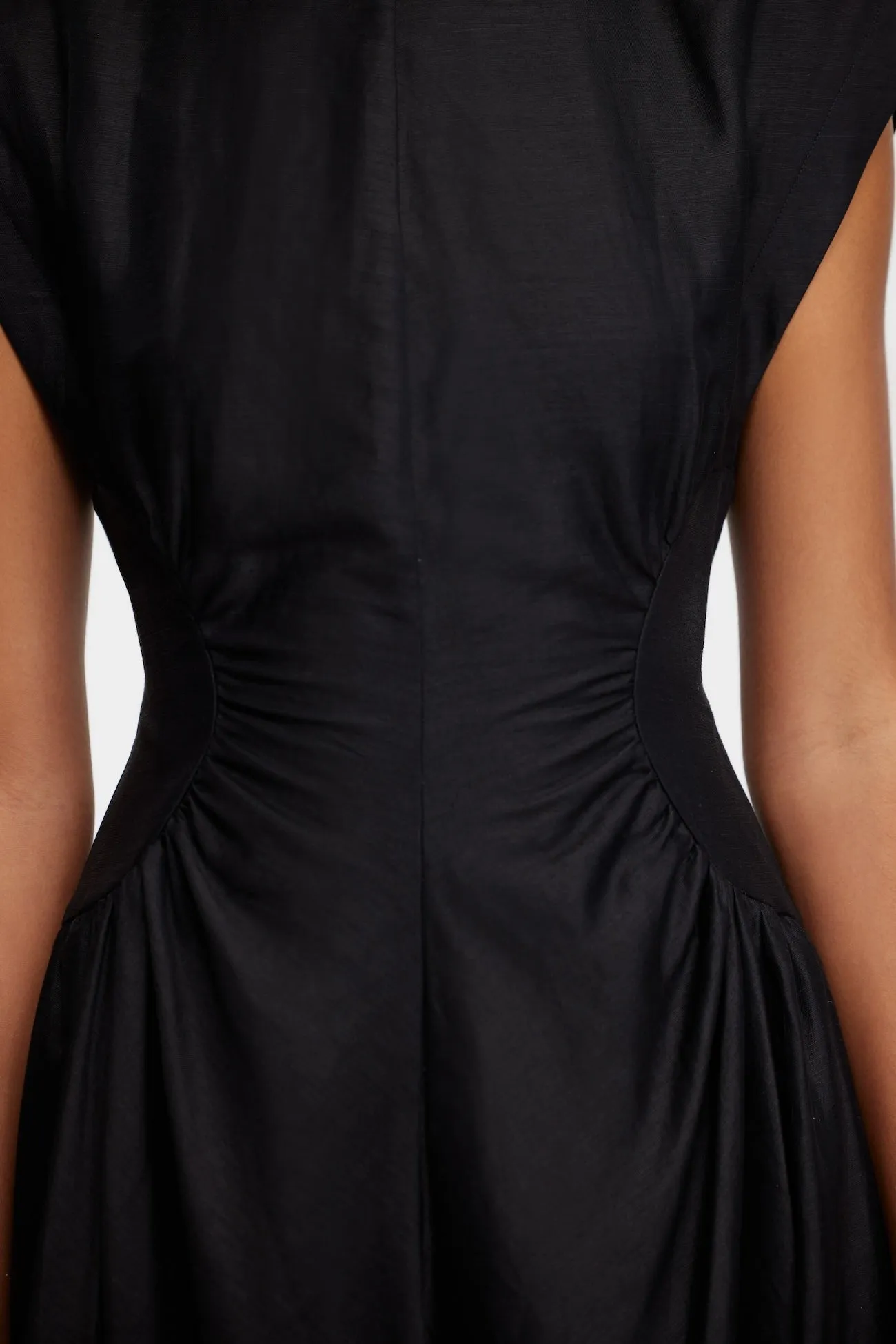 Soft Cut Fashion Look EMERY MIDI DRESS