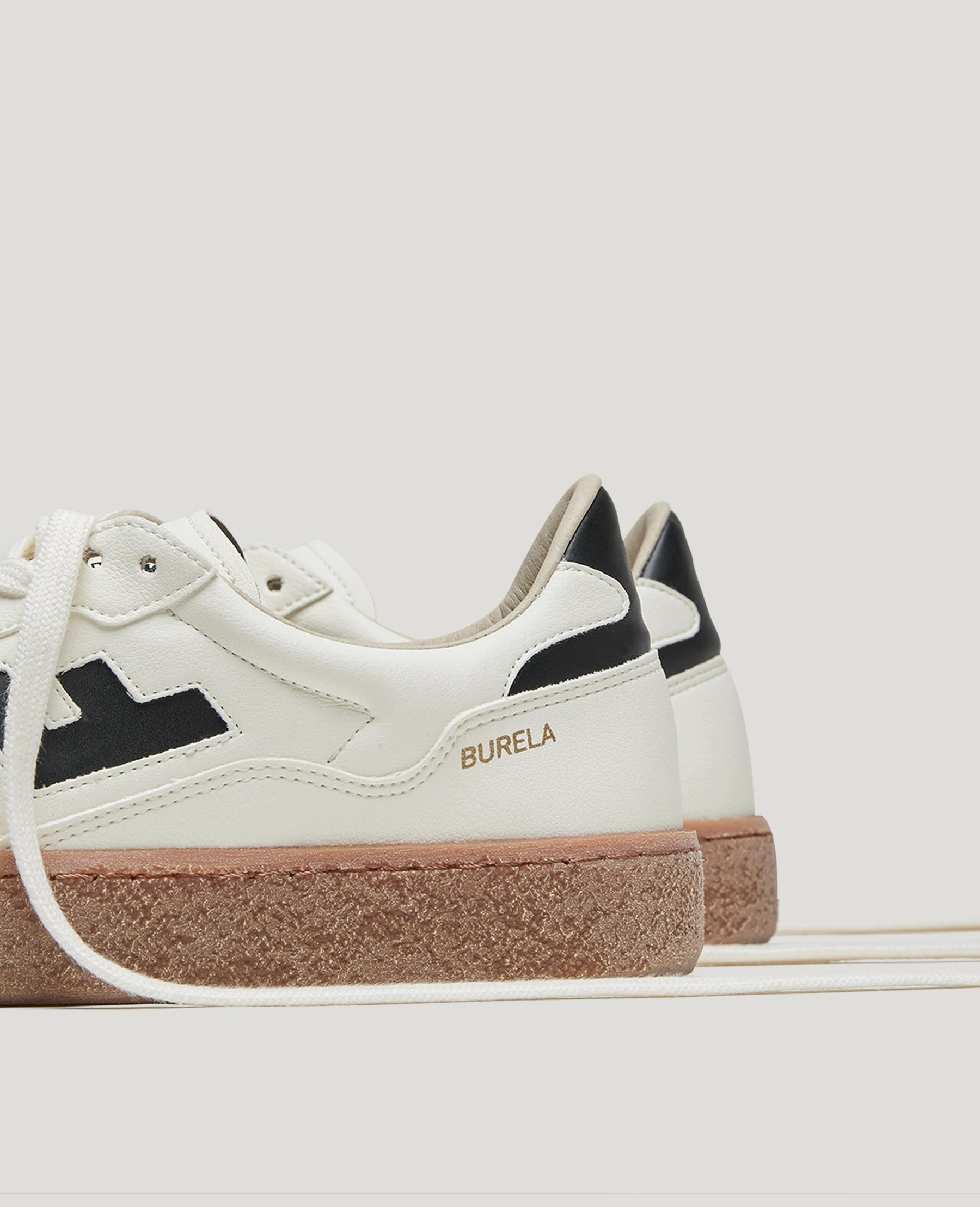 Comfort seekers Knit Fabric Construction Burela Bold in White Black from Flamingos Life