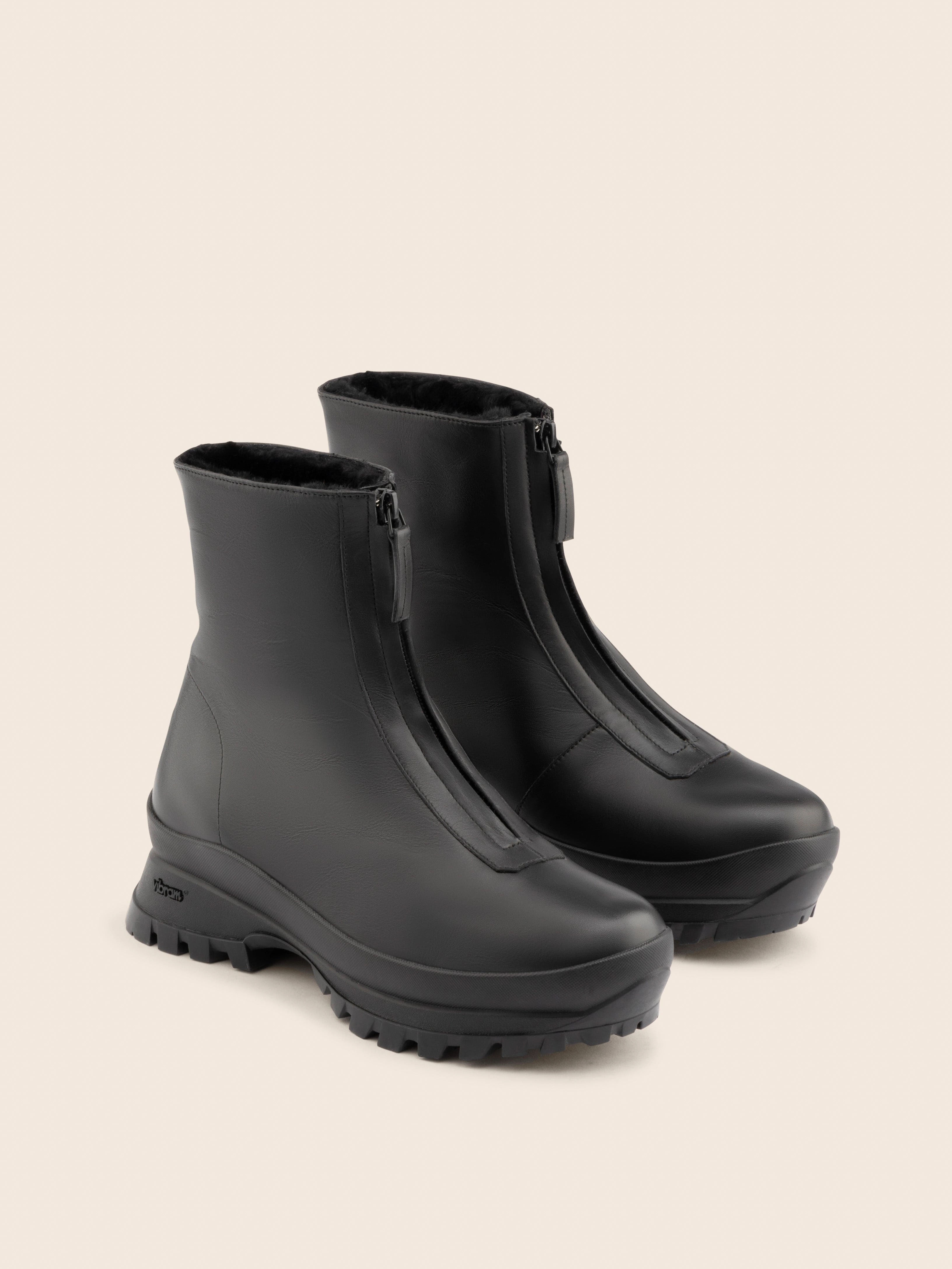 High Traction Urban Commute Estrella Black Lined Boot