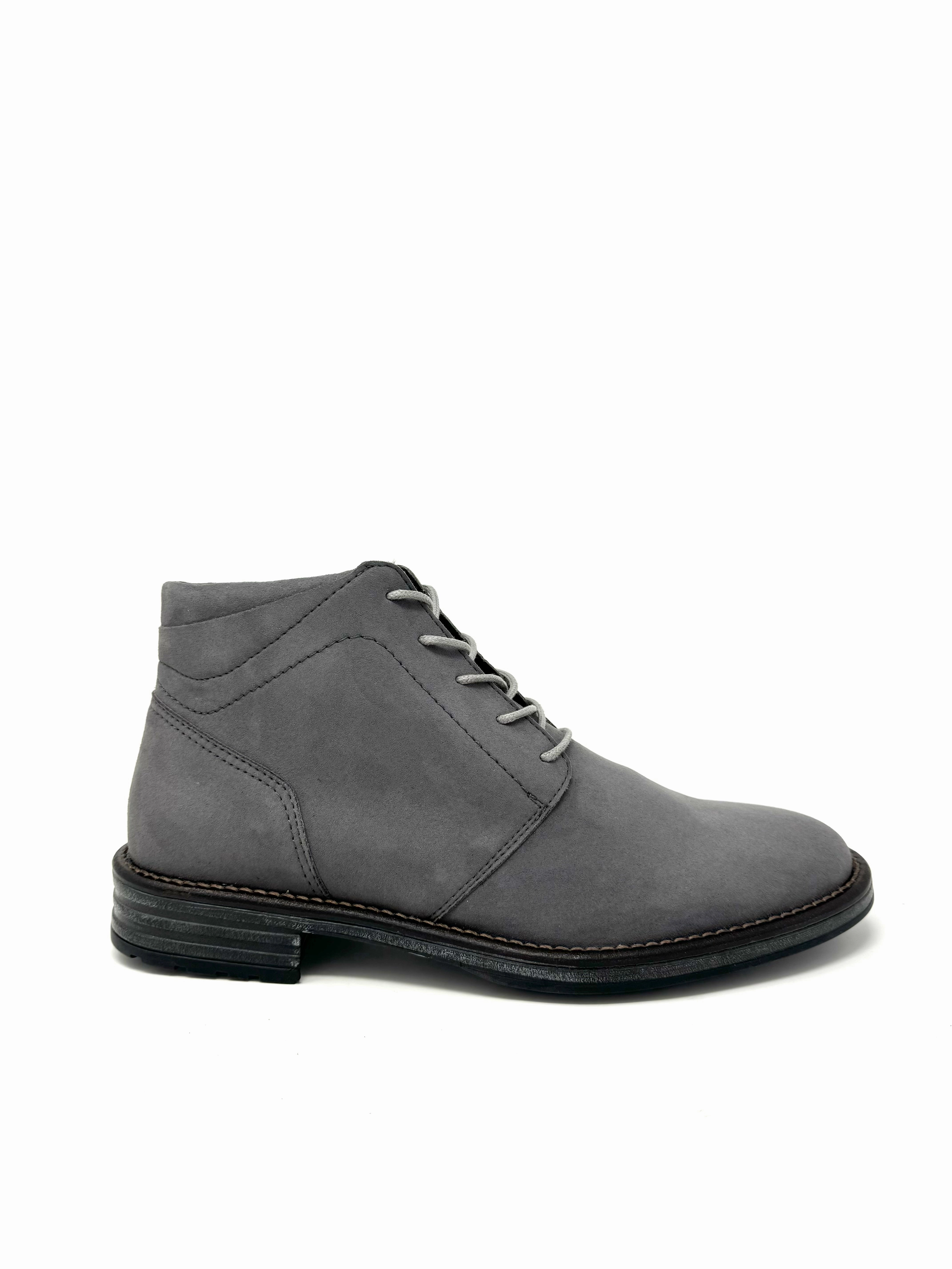 Fernando Boot in Grey Suede from Novacas Padded Interior Rural Traveler Long Hour
