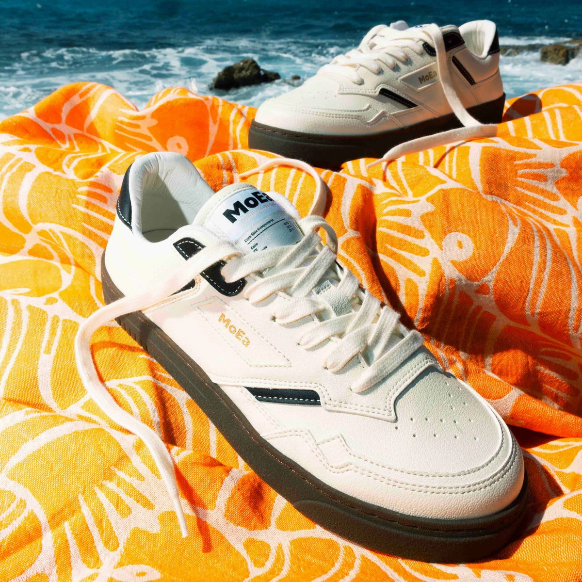 GEN9 Sneaker in White Black from MoEa Wicking Inner Sleeve