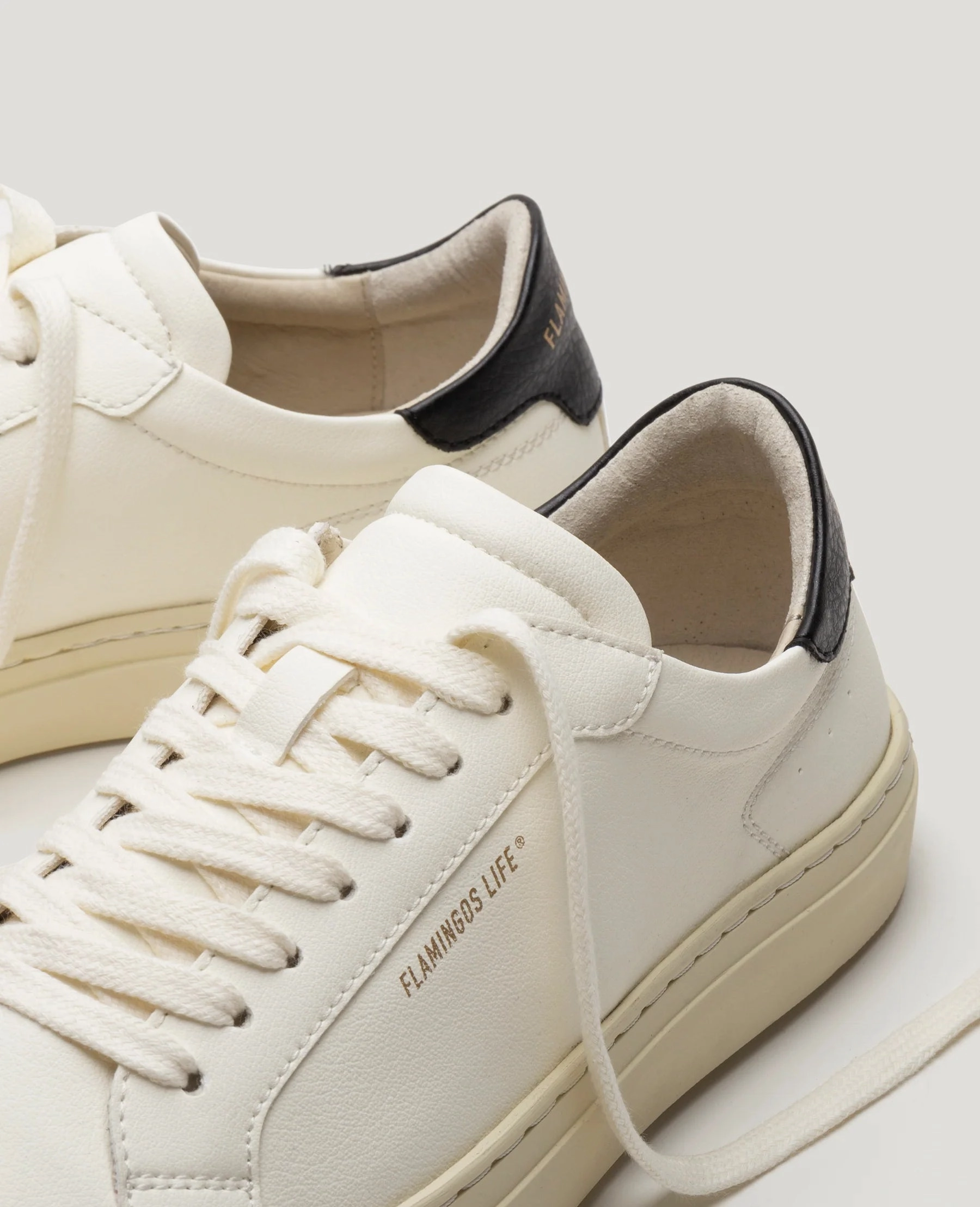 Tread Easy Hampton Court in white from Flamingos Life