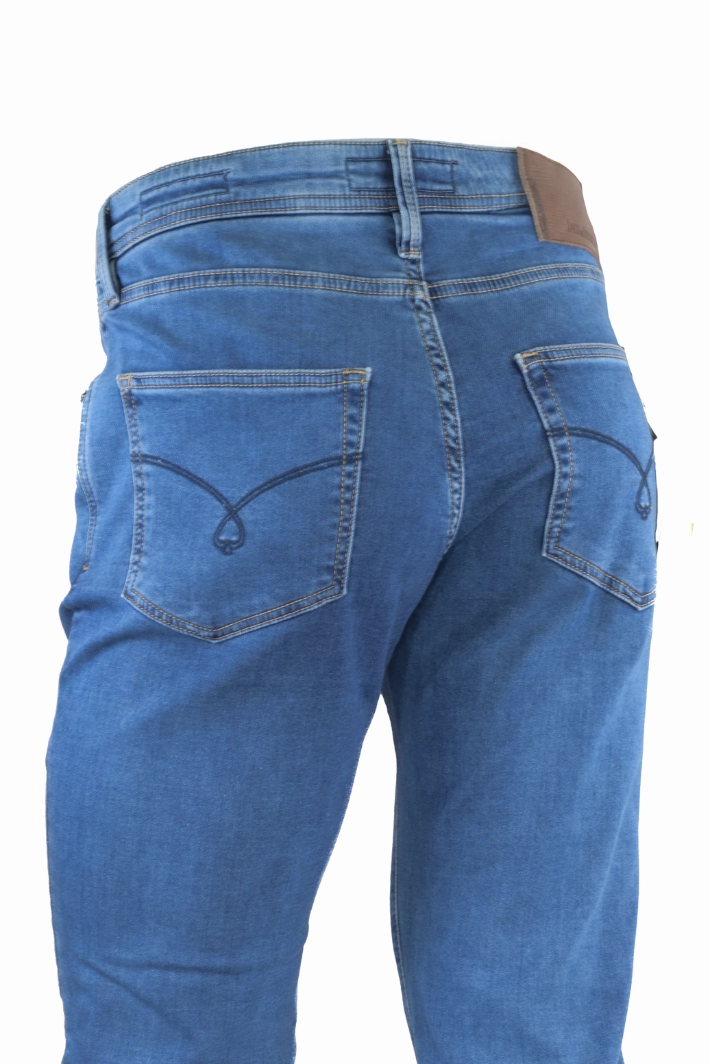 Jack of Spades Jeans - Ice Blue Total Fit On-the-Go Look