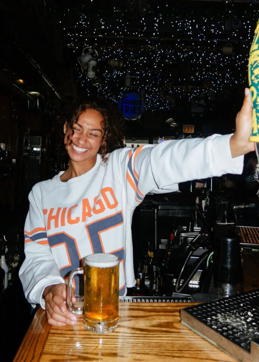 Chicago 85 Crop Crewneck - White Comfy Vibes