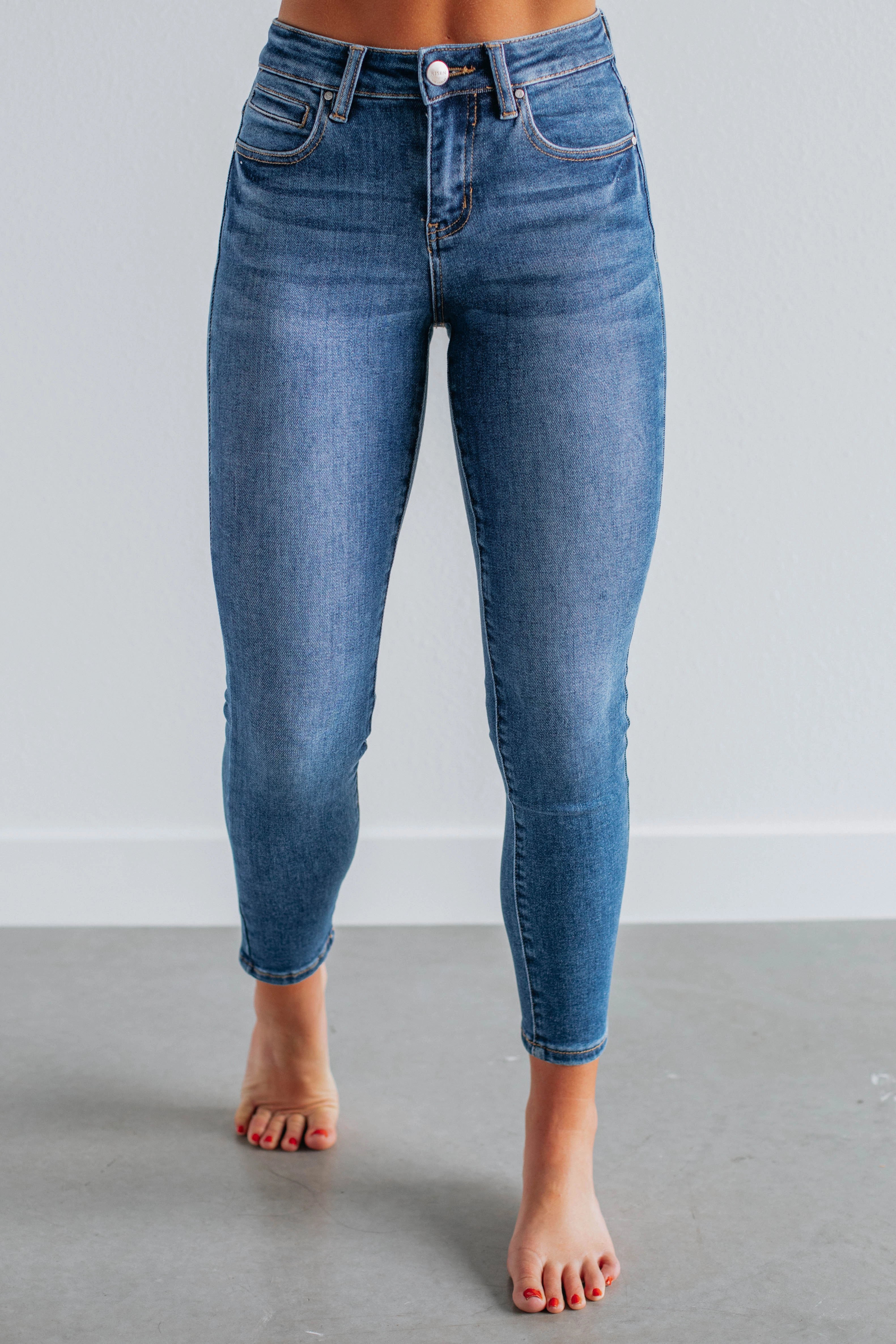 Vibrant Bold Look Street Fashion Style Basic Mielle Risen Jeans - Dark Wash