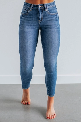 Vibrant Bold Look Street Fashion Style Basic Mielle Risen Jeans - Dark Wash