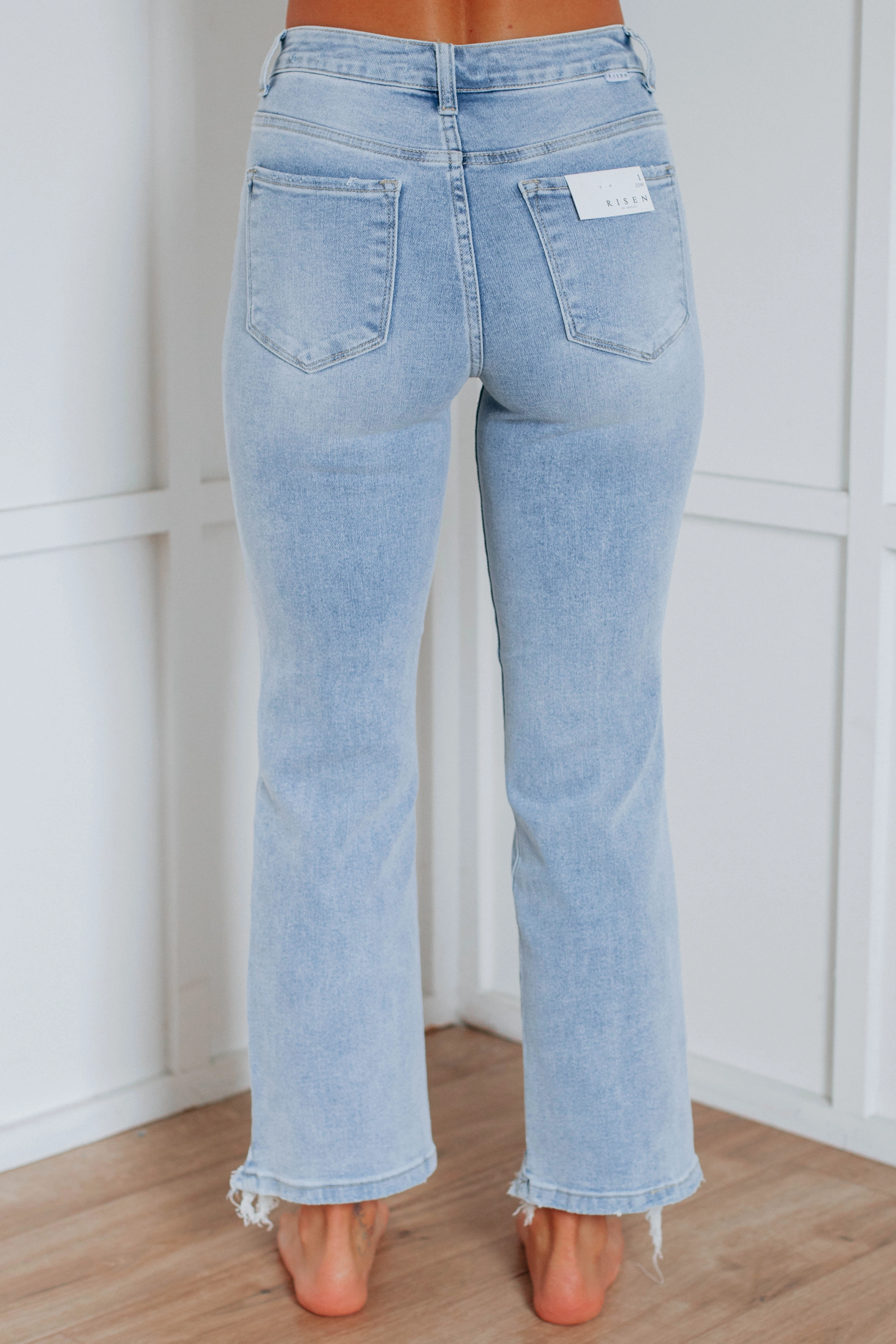 Student Outfit Earthy Millie Risen Jeans - Light Wash
