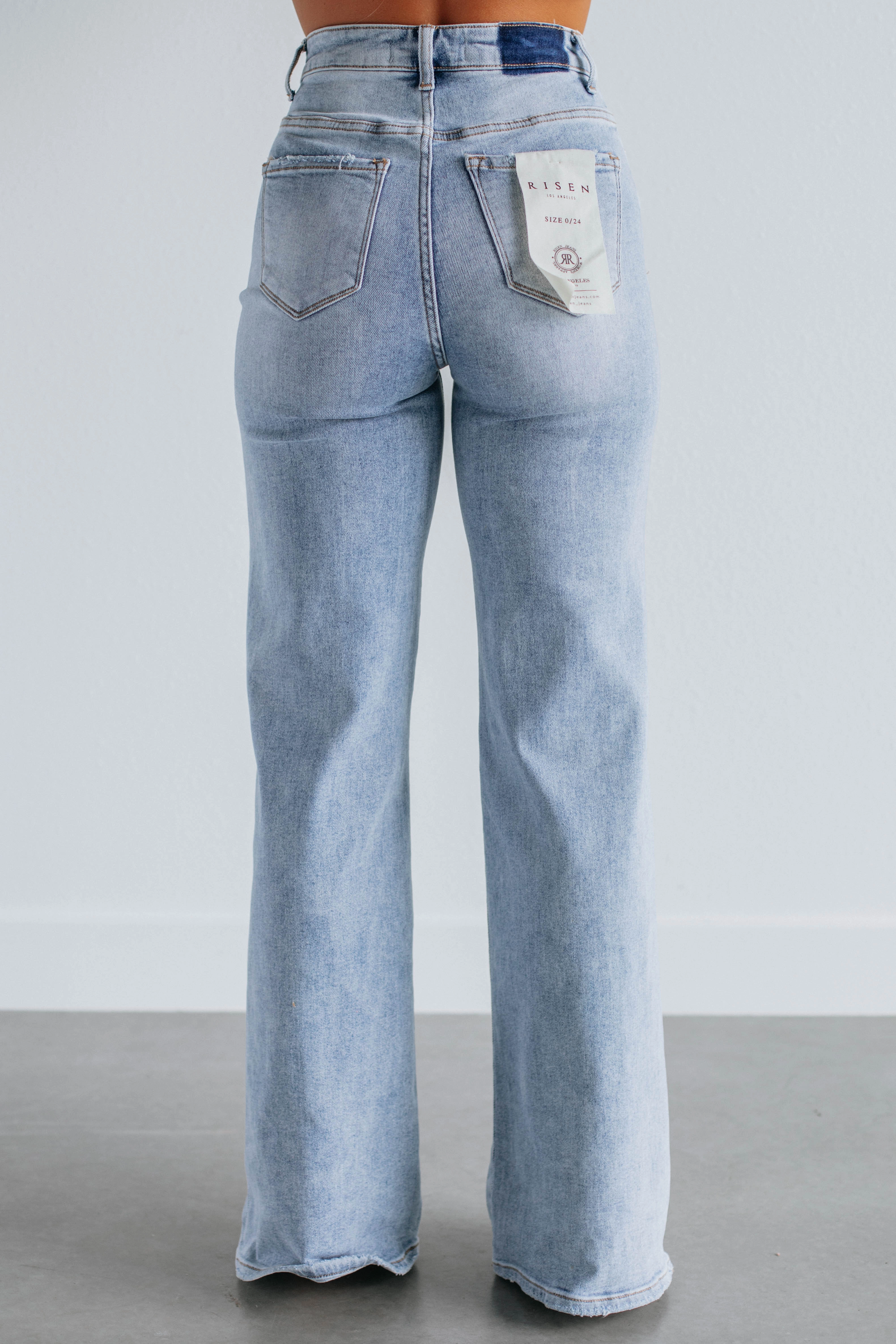 Montana Risen Jeans - Light Wash Chic Design Look