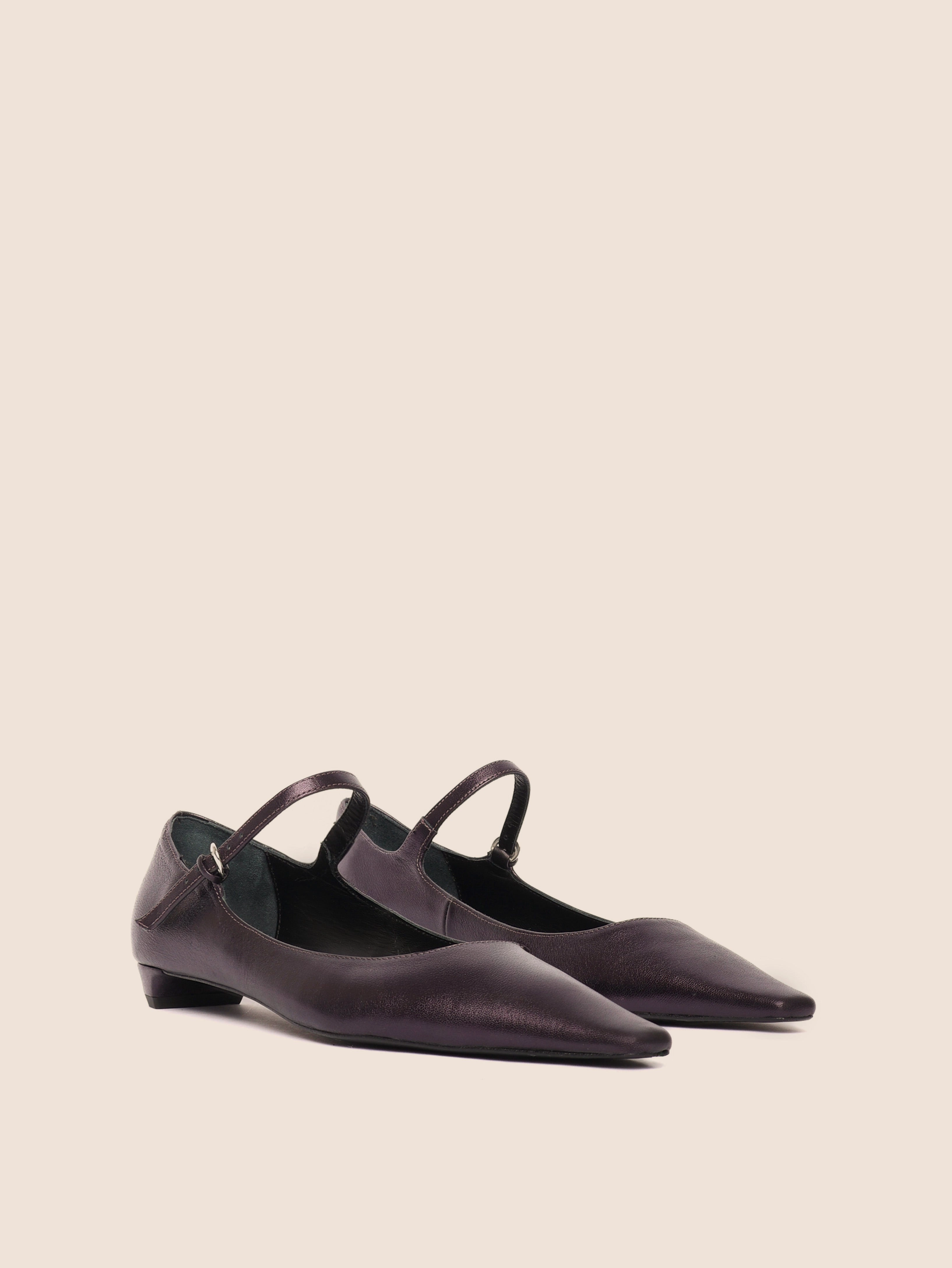 Muriel Plum Ballerina Nature Glow Canvas Material