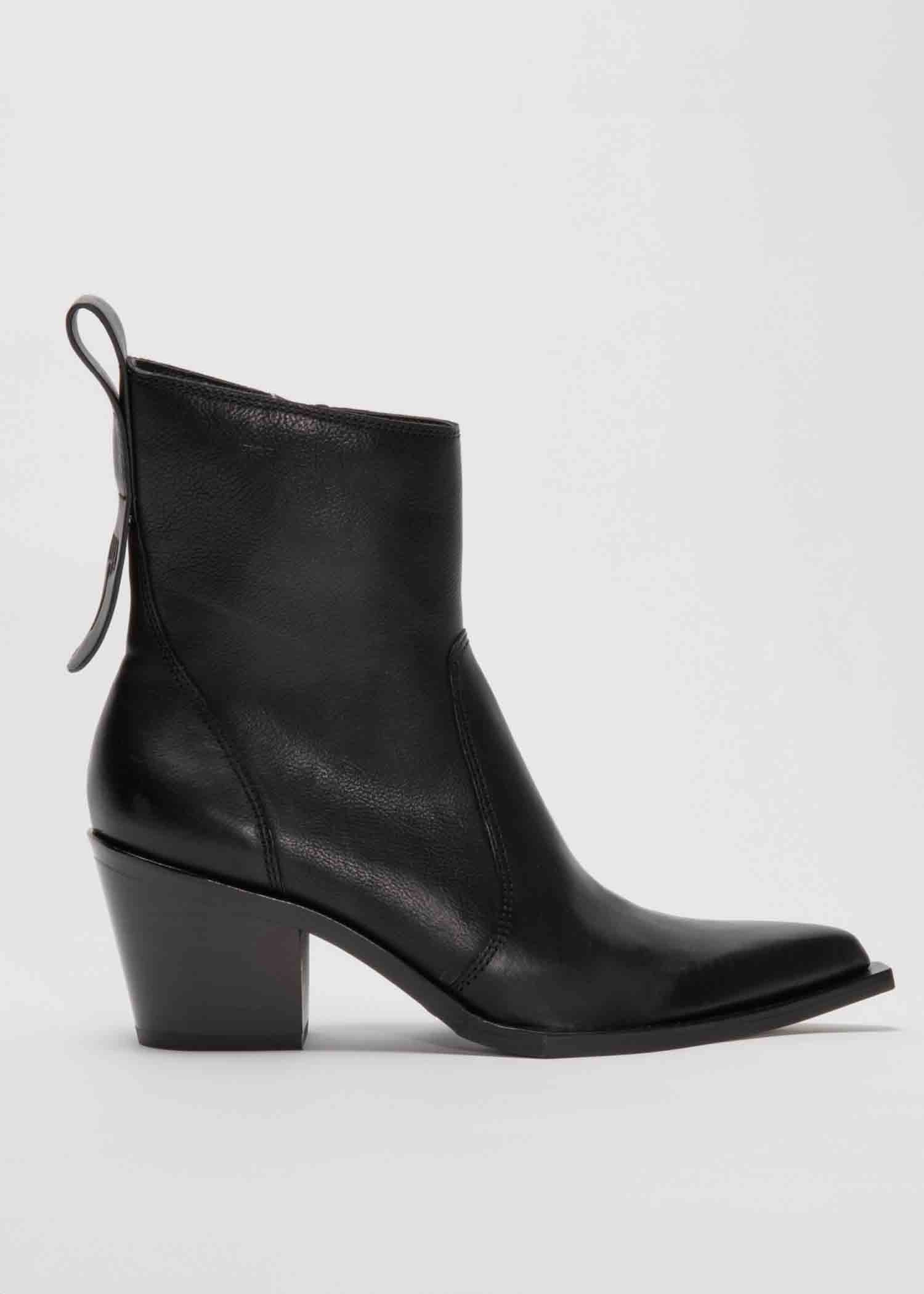 Arctic Cold Daily Essentials Oncept Nashville Cowboy Boot