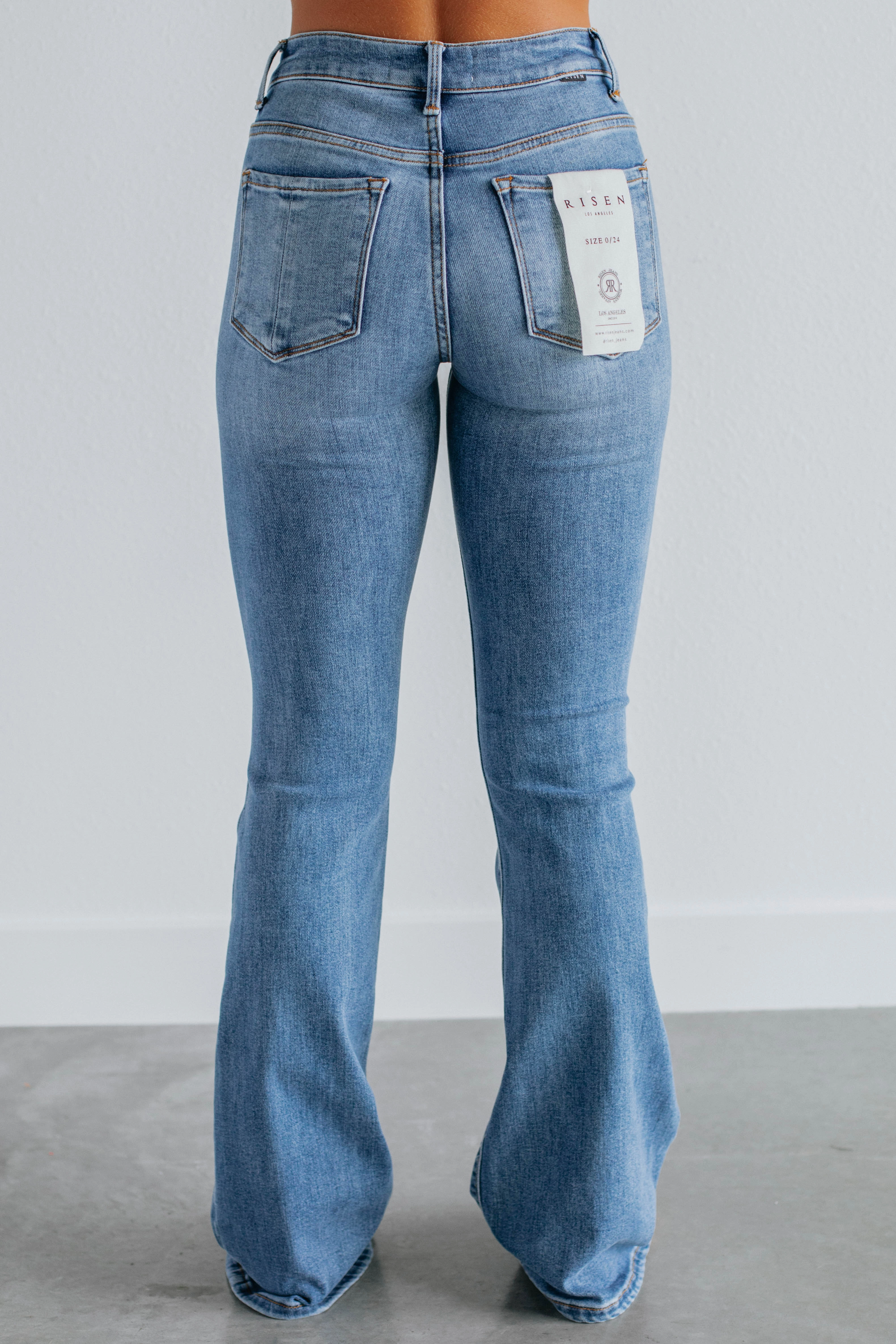 Neutral Mood Weekend Getaway Trend Setter Dorian Risen Jeans - Medium Wash