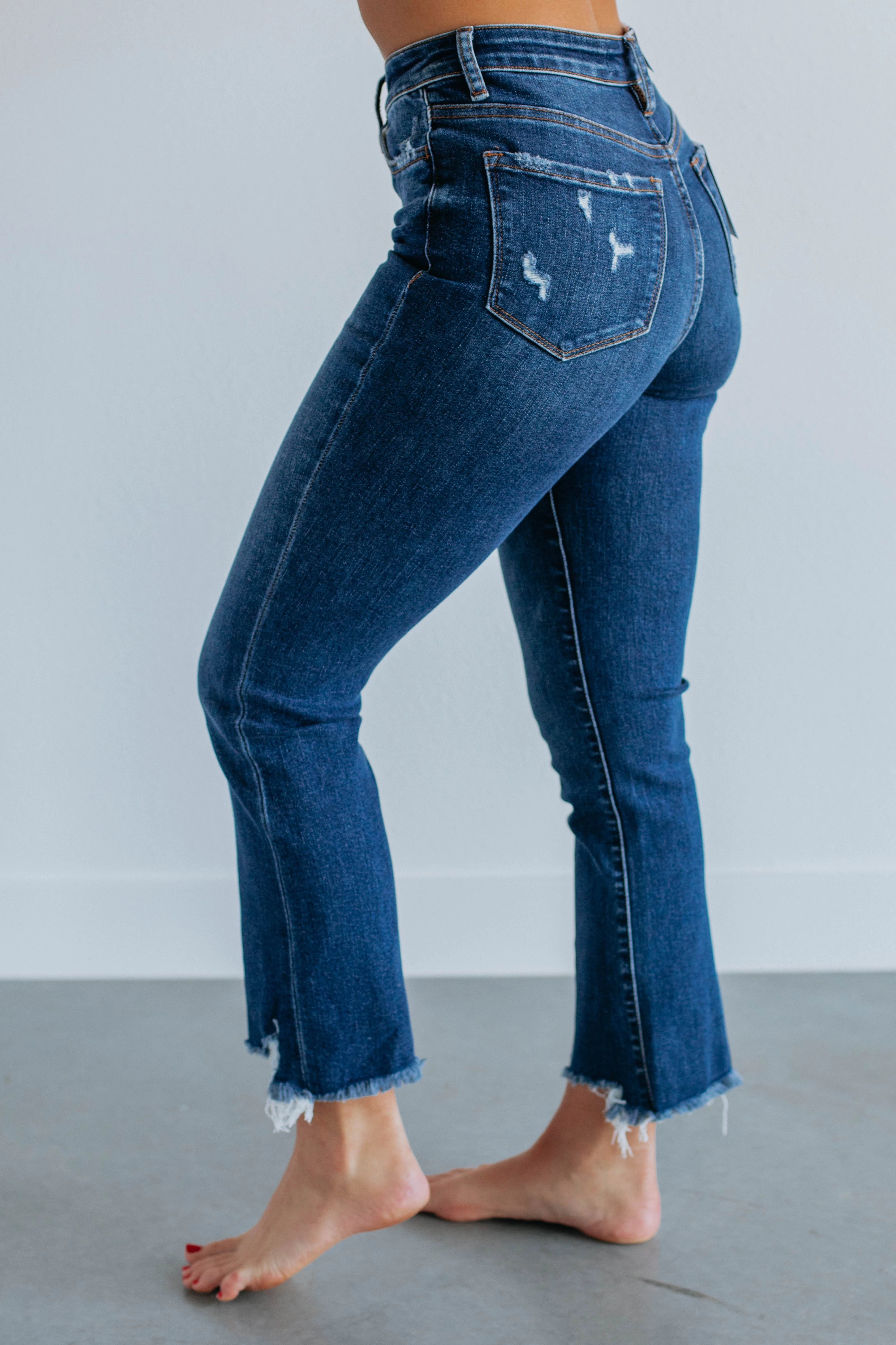 Bella Vervet Jeans - Dark Wash Relaxed Taper Clean Outfit