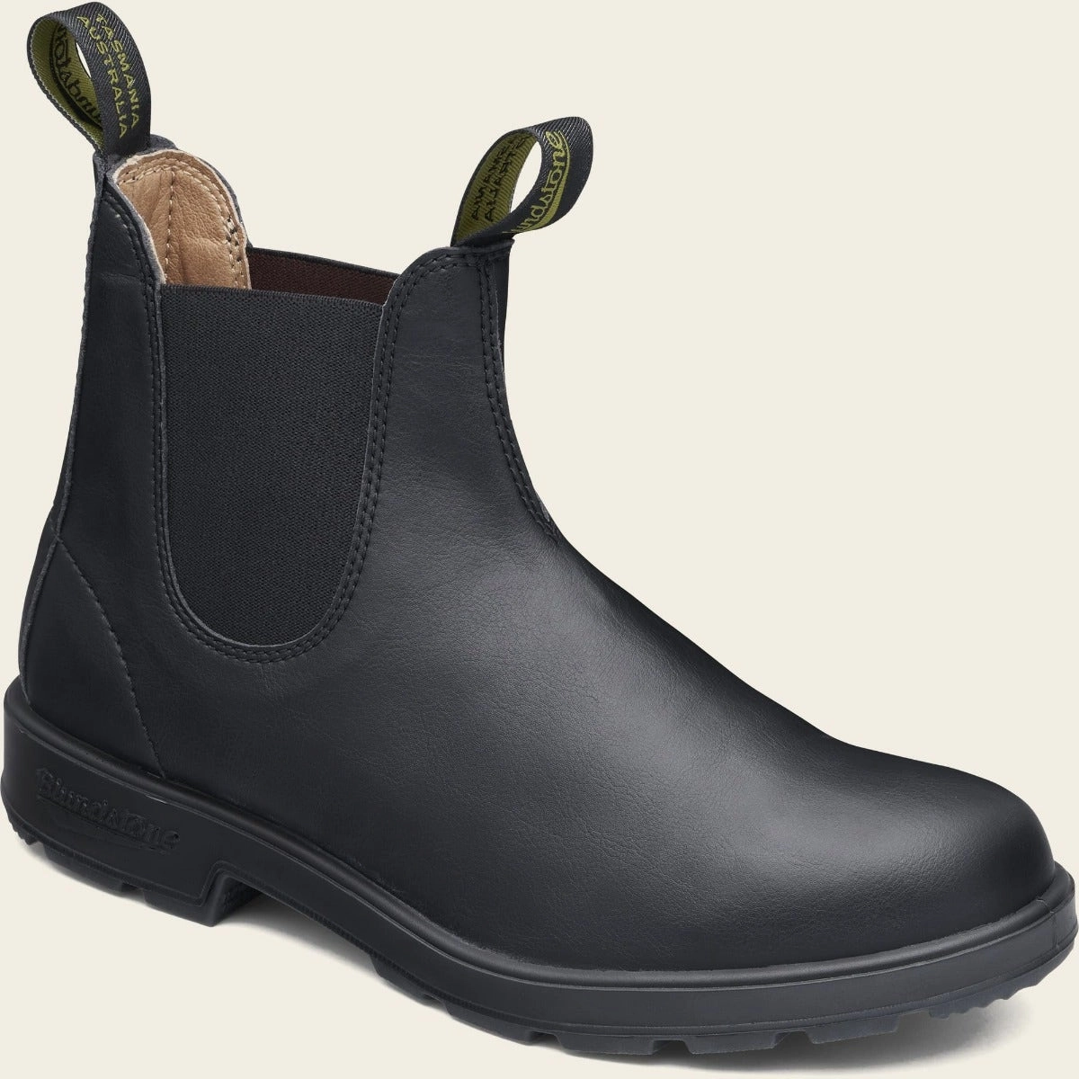2115 Chelsea Boot in Black from Blundstone Casual Walk