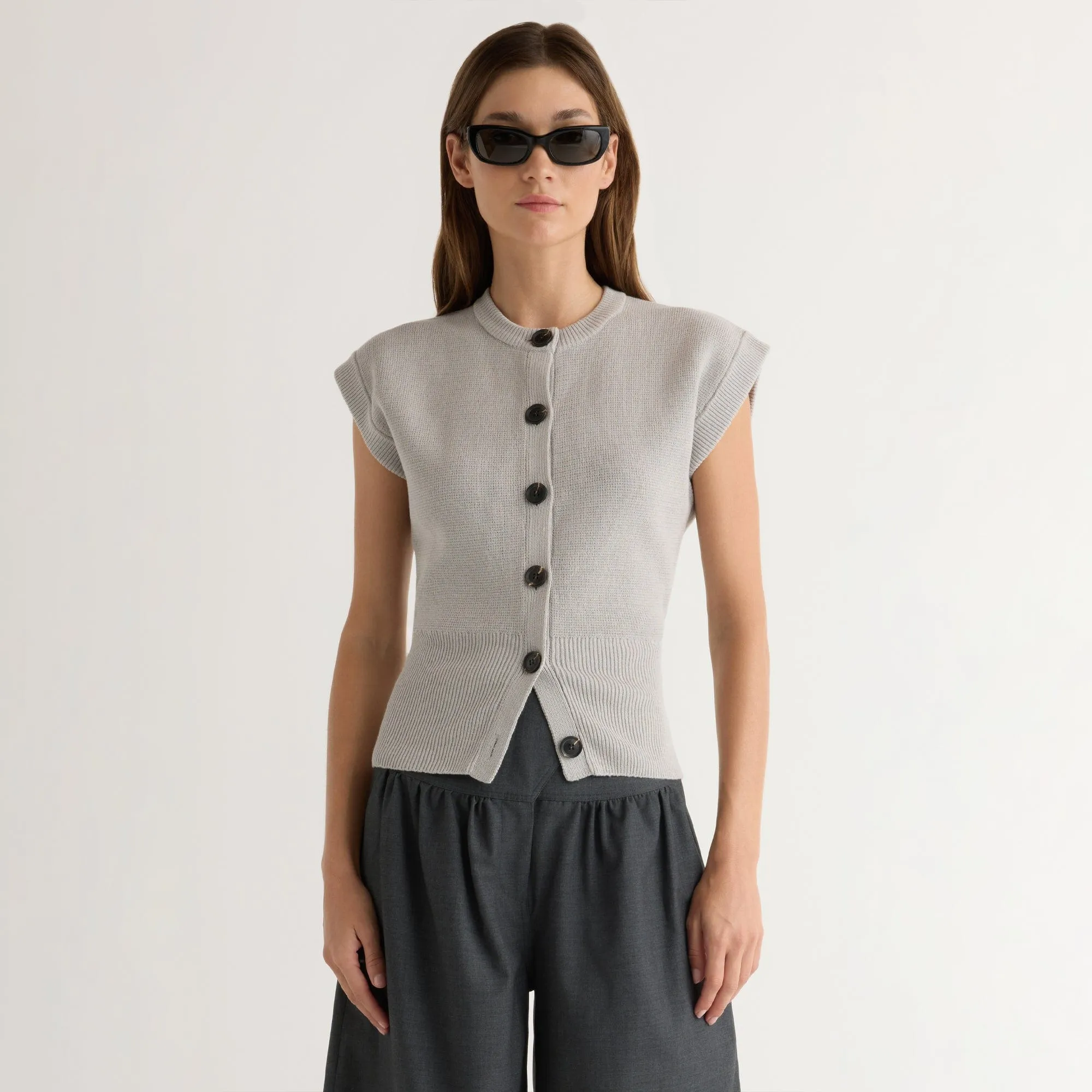 Solea Button Knit Vest Knitted Fashion Light and Cozy