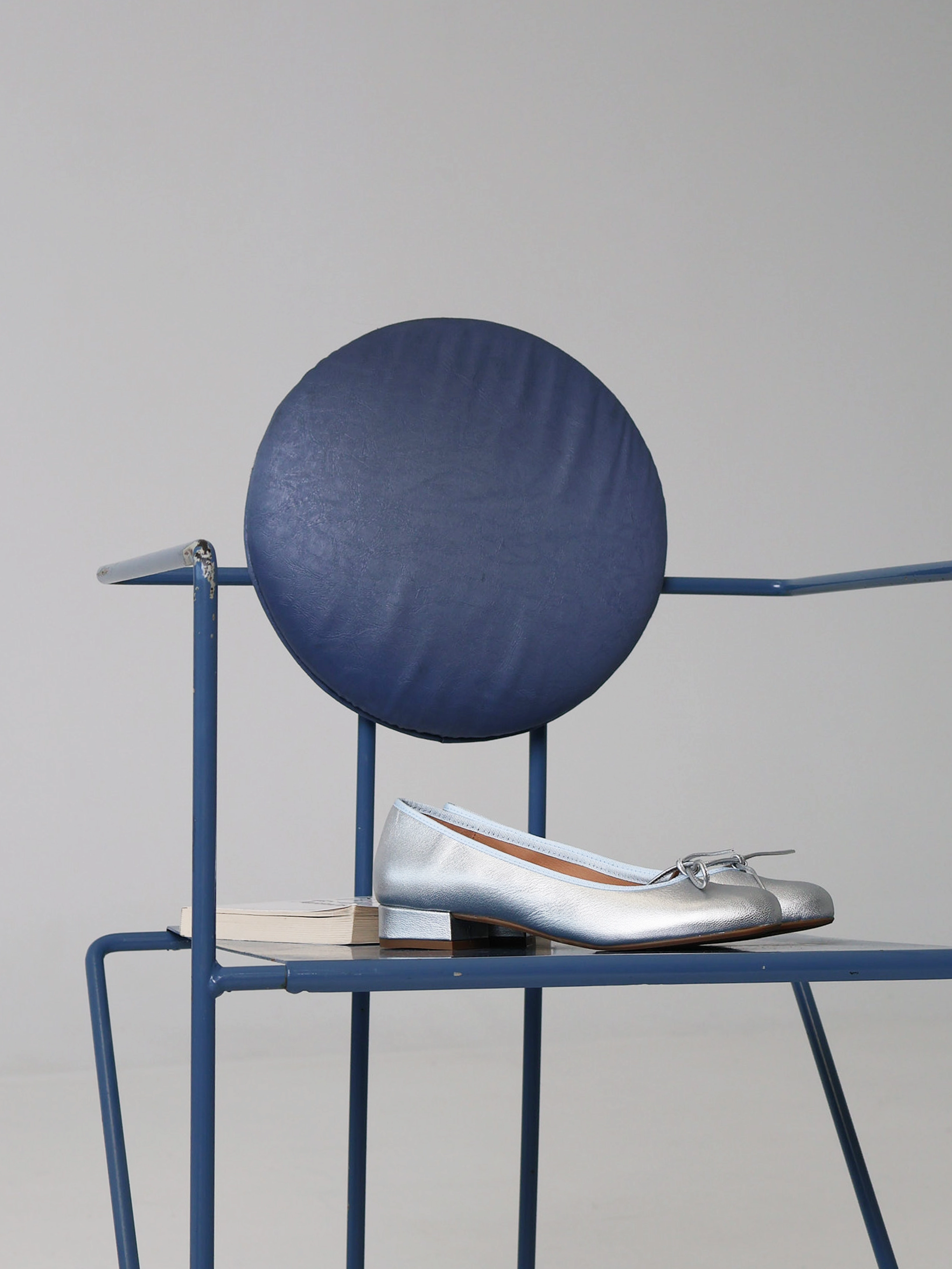 Covelo Silver Ballerina Desk Day Resort Day