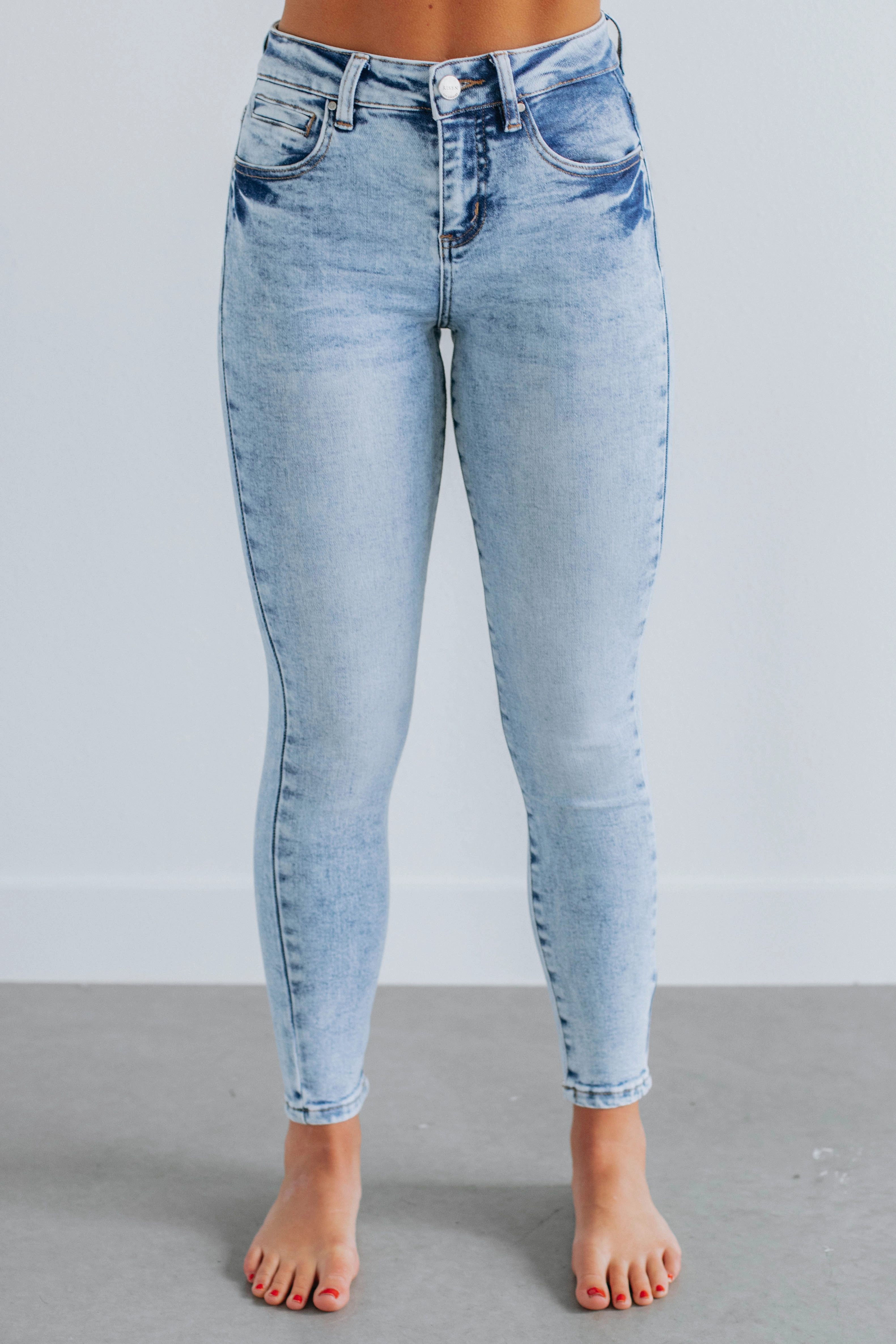 Mielle Risen Jeans - Medium Wash Holiday Vibes Evening Stroll Picnic Style