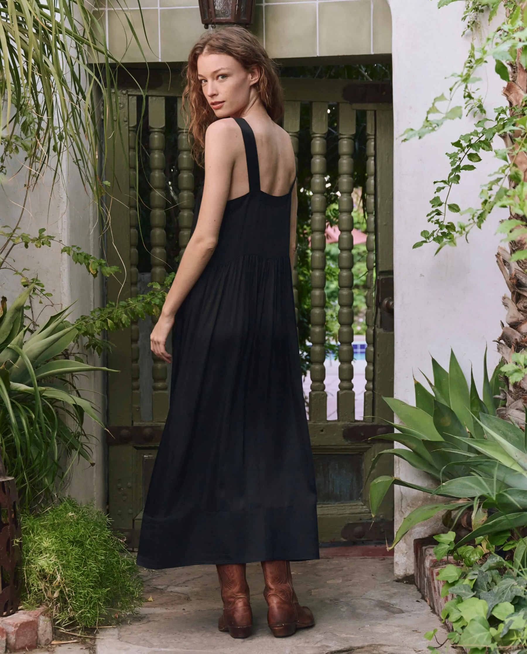 Simple Touch The Day Dress. -- Black with Bouquet Floral Embroidery