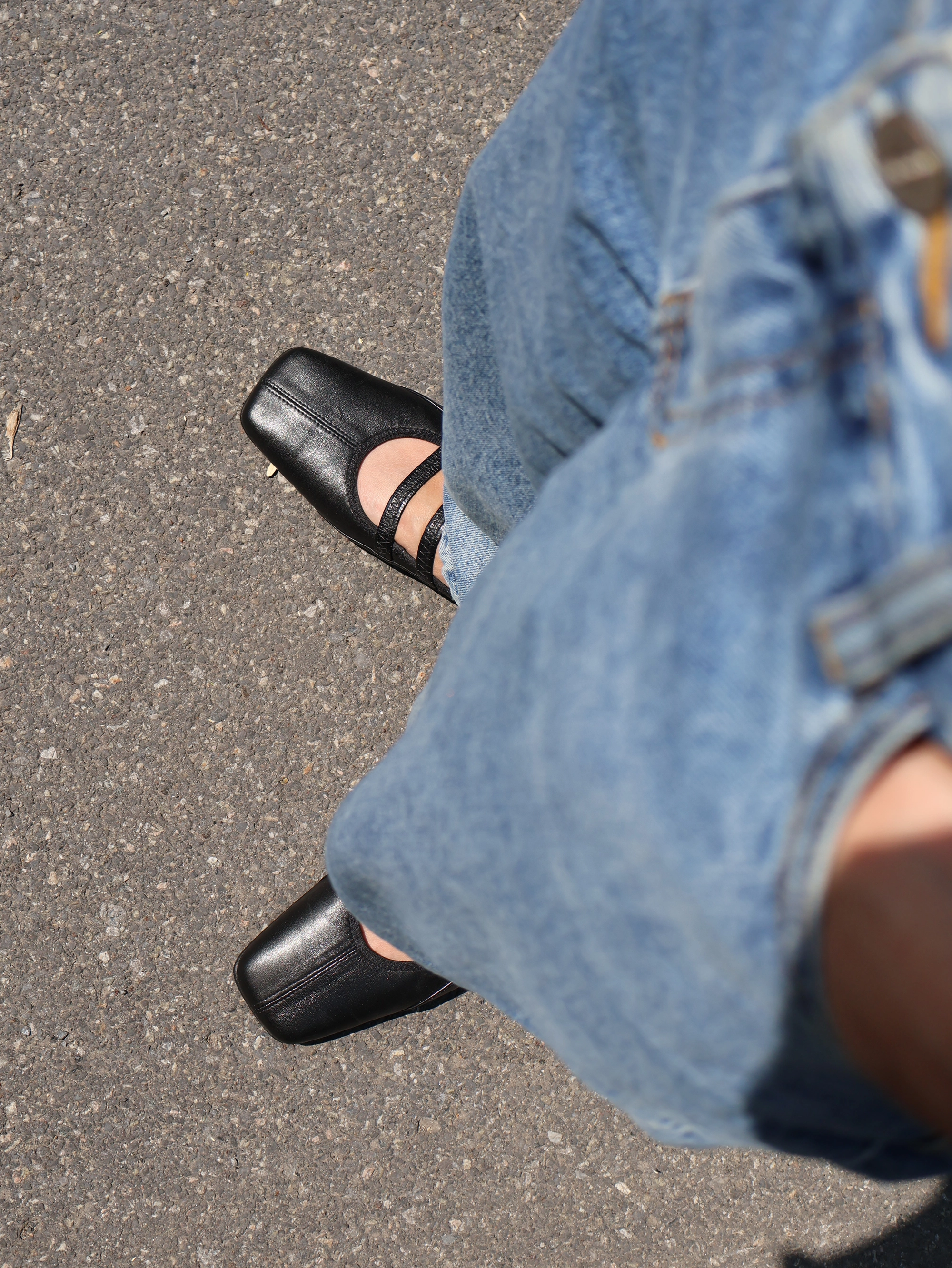 Simple Comfort Cushioned Footbed Velas Black Ballerina