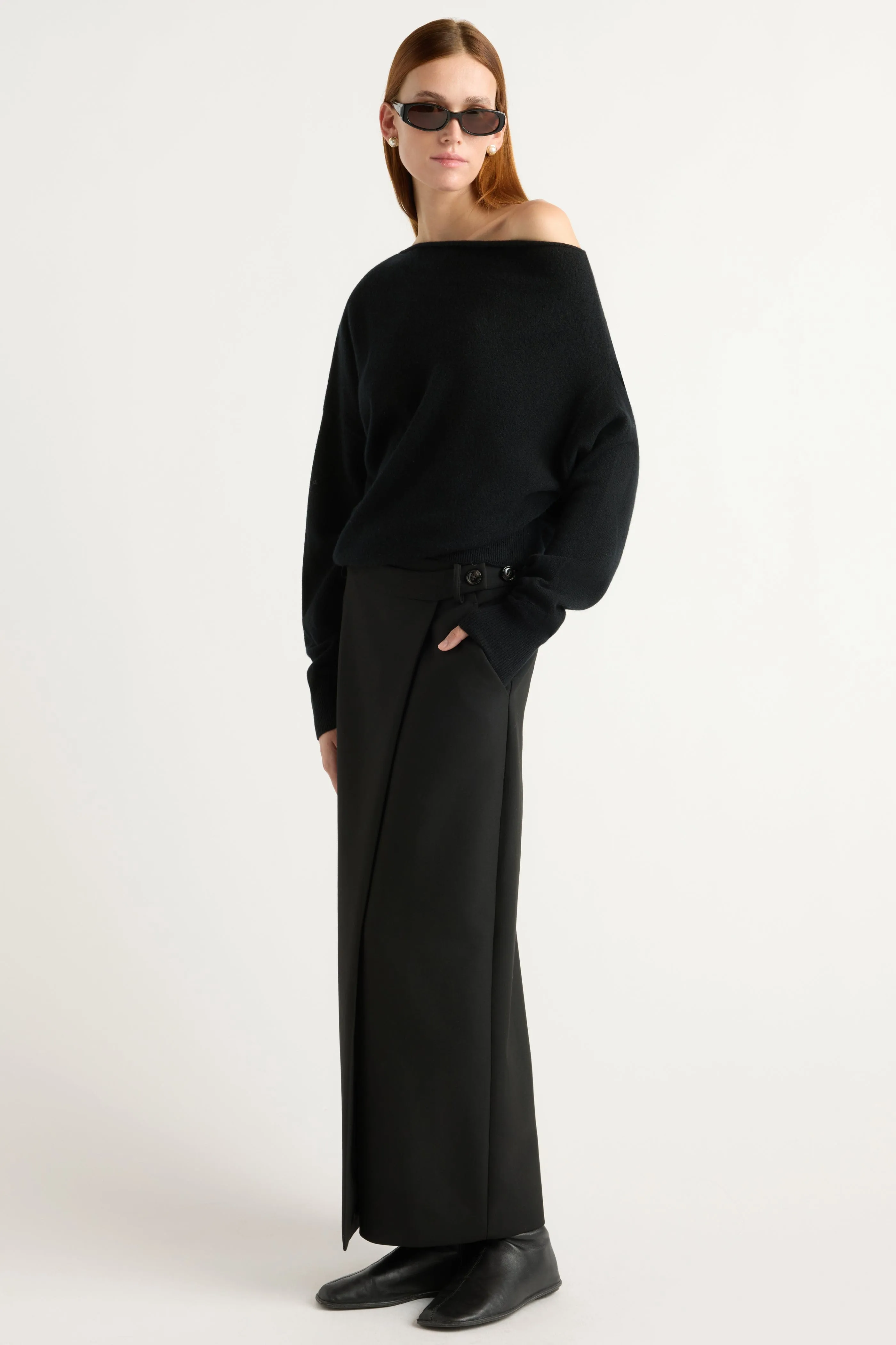 Casual Fit Lan Cashmere Off-Shoulder Sweater