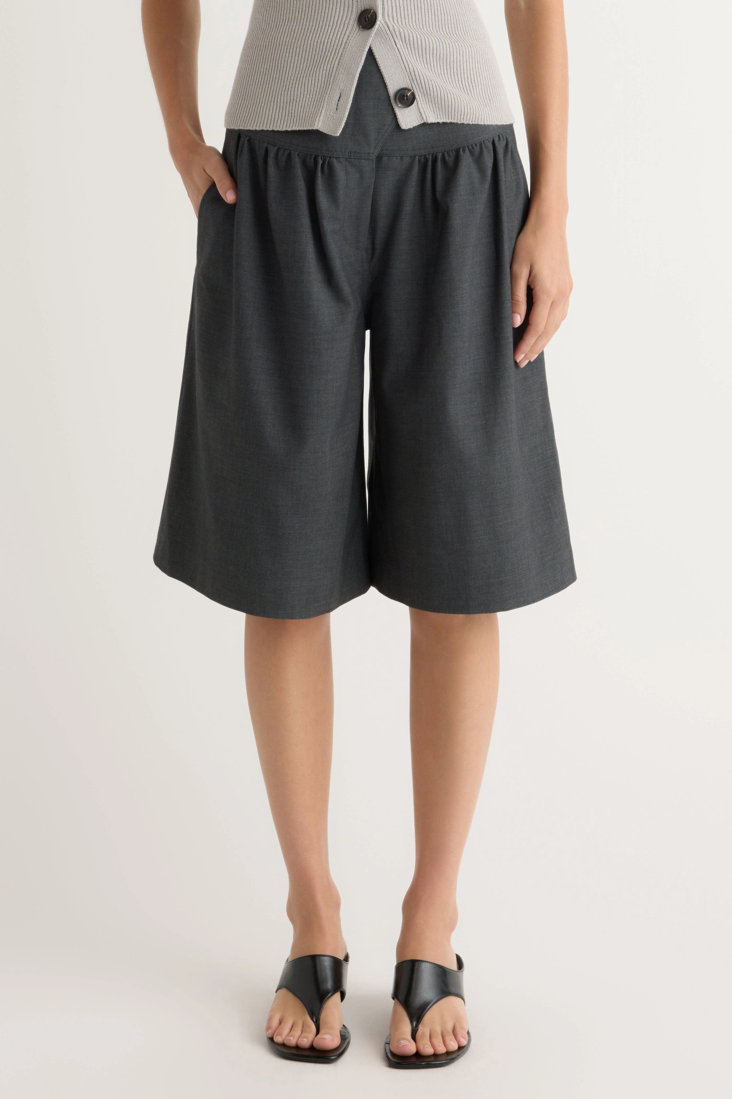 Arlen Suiting Bermuda Short Flexible Side Panels